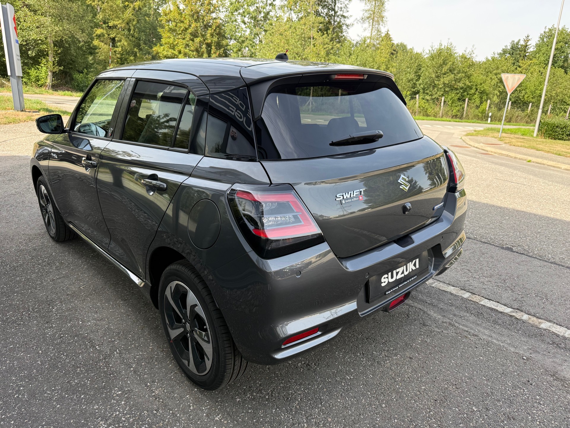 SUZUKI Swift 1.2 Piz Sulai Hybrid Top 4x4-image-3
