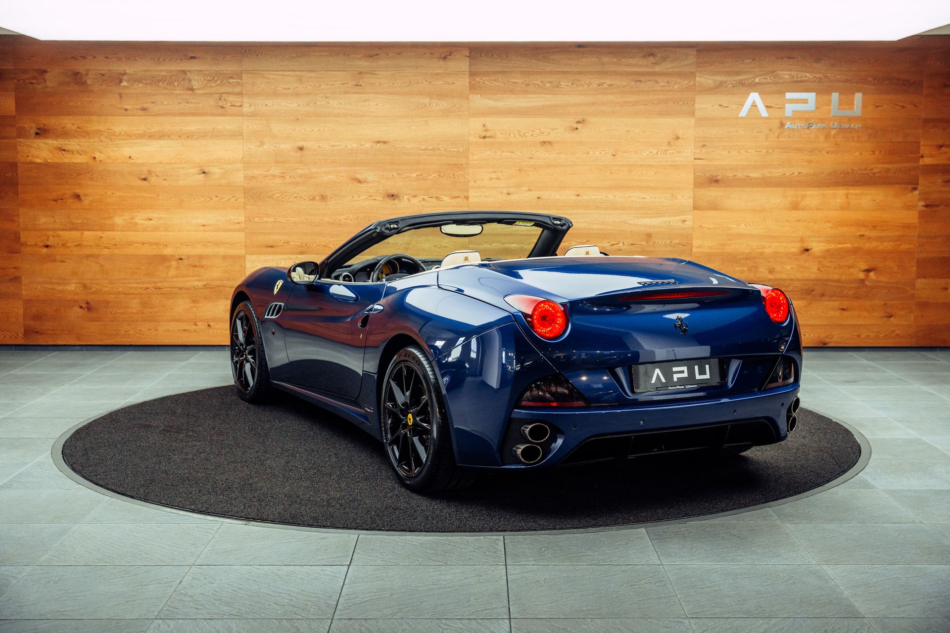 FERRARI California 30 Blu Tour de France-showroom-element-2