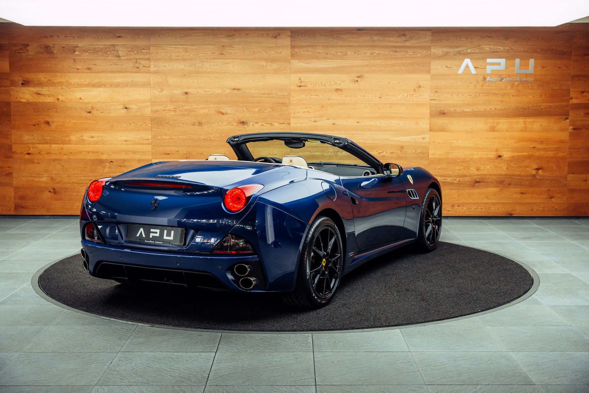 FERRARI California 30 Blu Tour de France-showroom-element-1