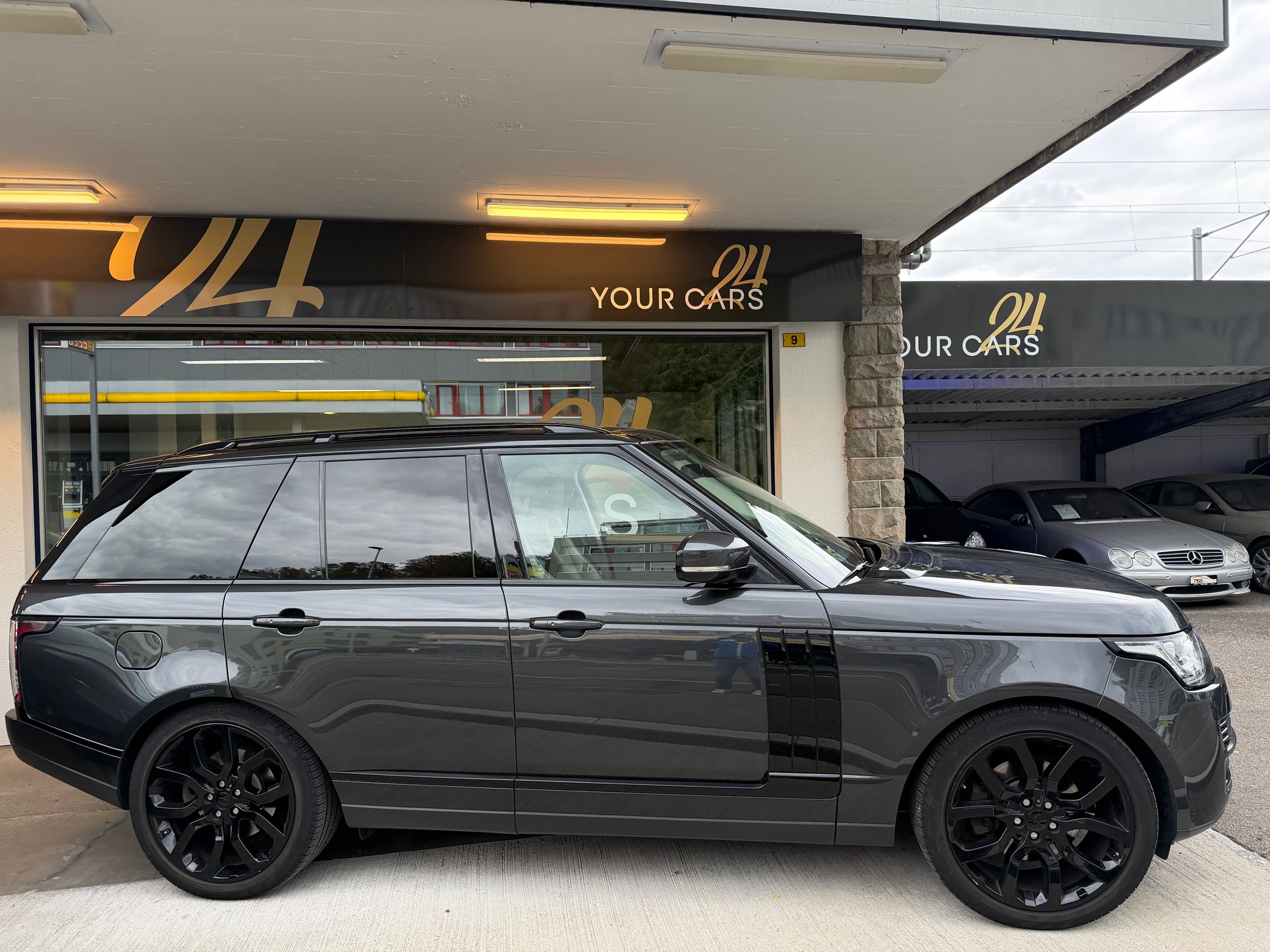 LAND ROVER Range Rover 3.0 TDV6 HSE Automatic-showroom-element-3