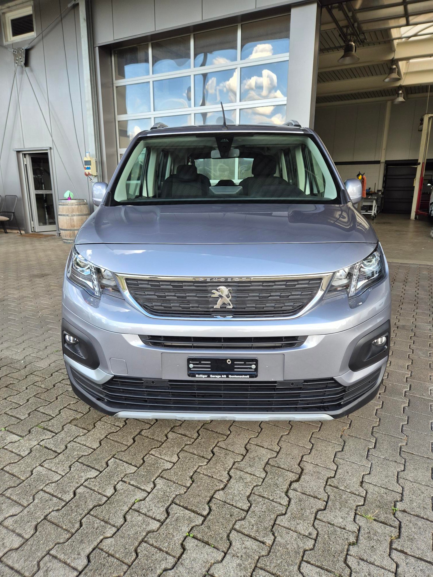 PEUGEOT 1.5 BlueHDi 130 Allure