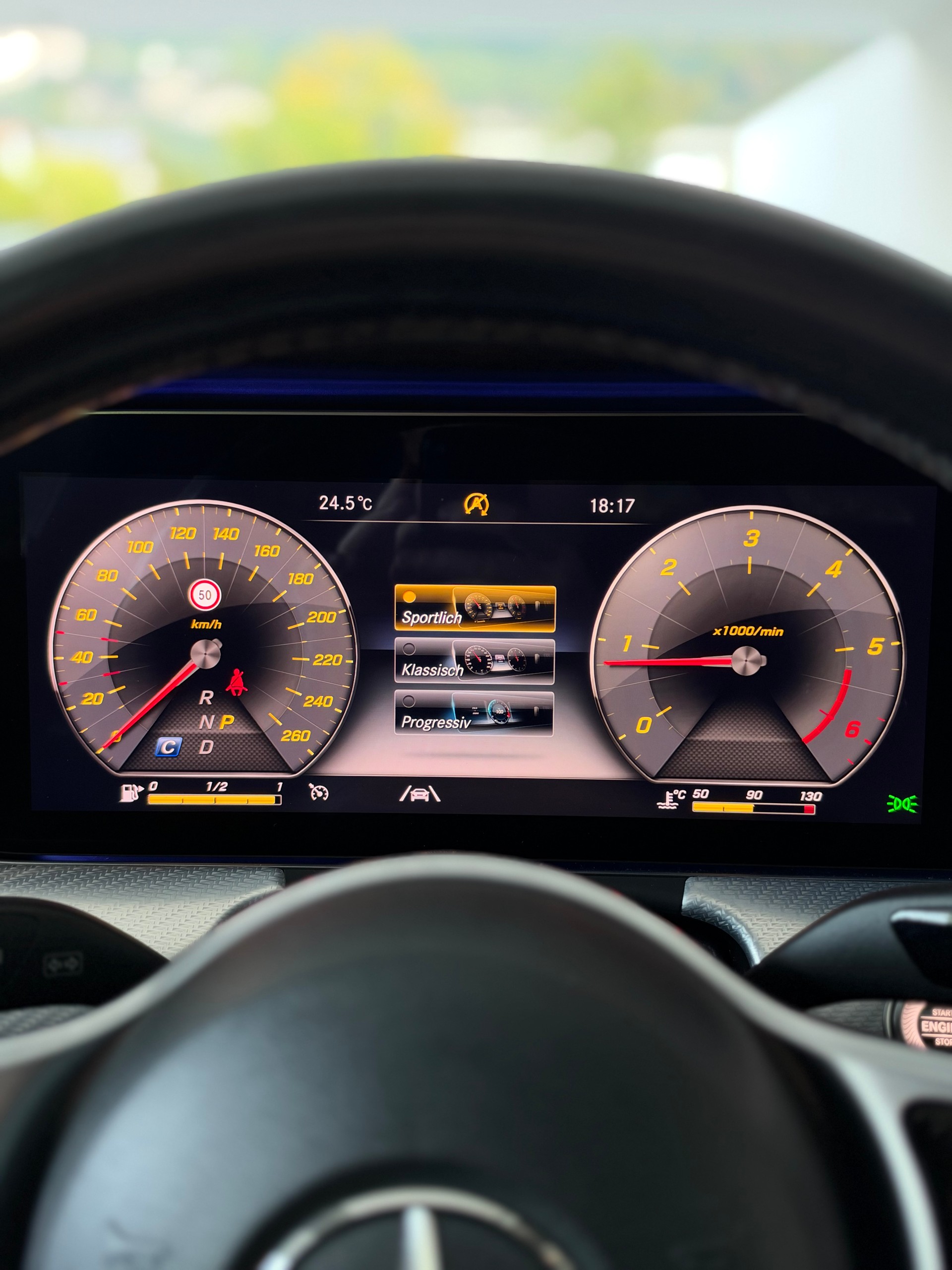 MERCEDES-BENZ E 220 d AMG Line 4Matic 9G-Tronic-image-19