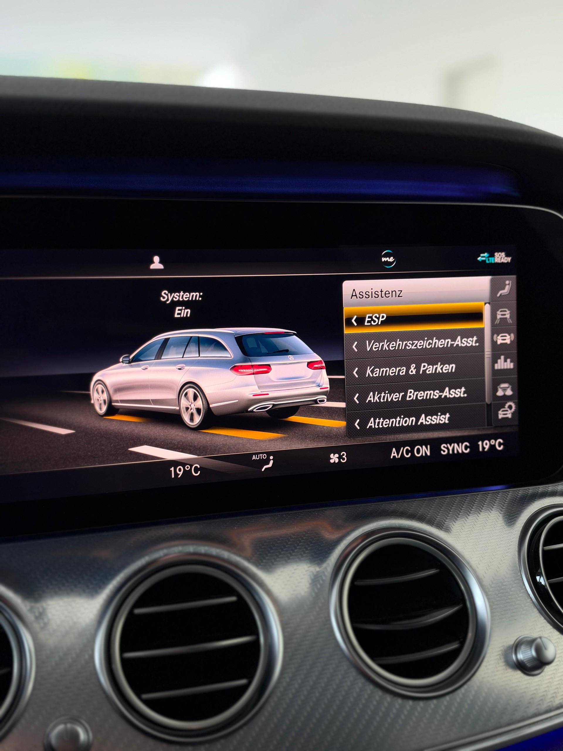 MERCEDES-BENZ E 220 d AMG Line 4Matic 9G-Tronic-image-16