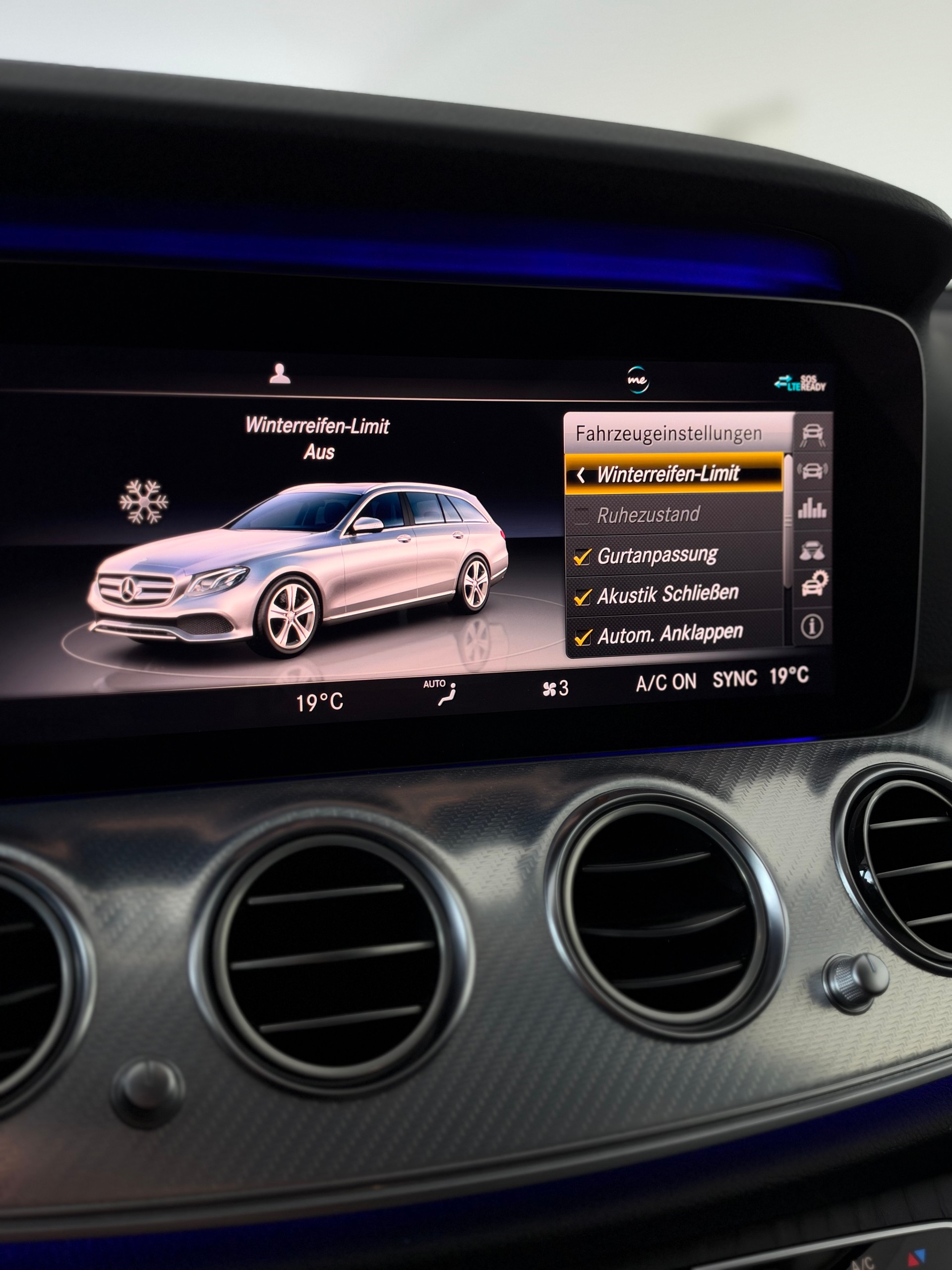 MERCEDES-BENZ E 220 d AMG Line 4Matic 9G-Tronic-image-14