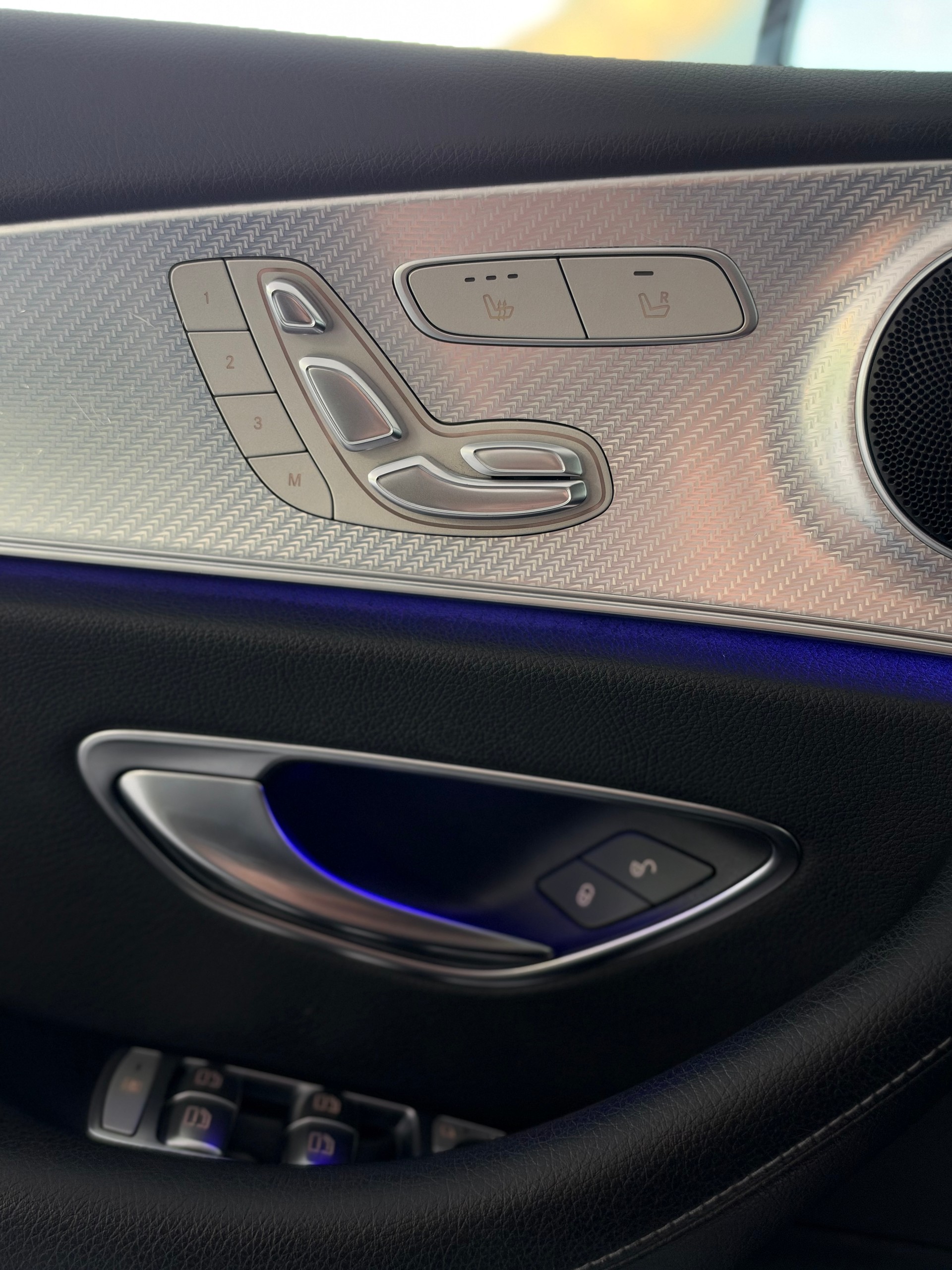 MERCEDES-BENZ E 220 d AMG Line 4Matic 9G-Tronic-image-11