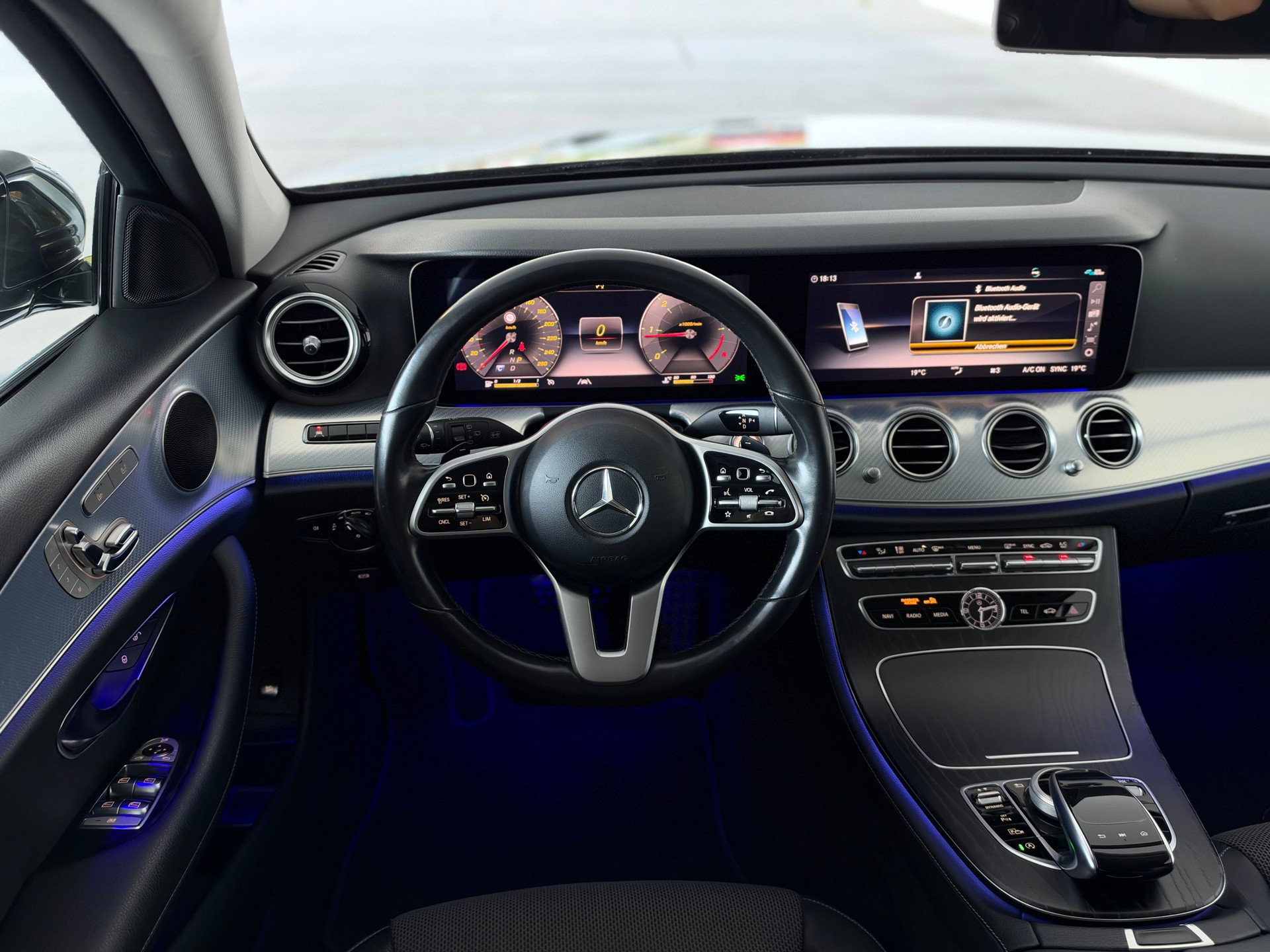 MERCEDES-BENZ E 220 d AMG Line 4Matic 9G-Tronic-image-7