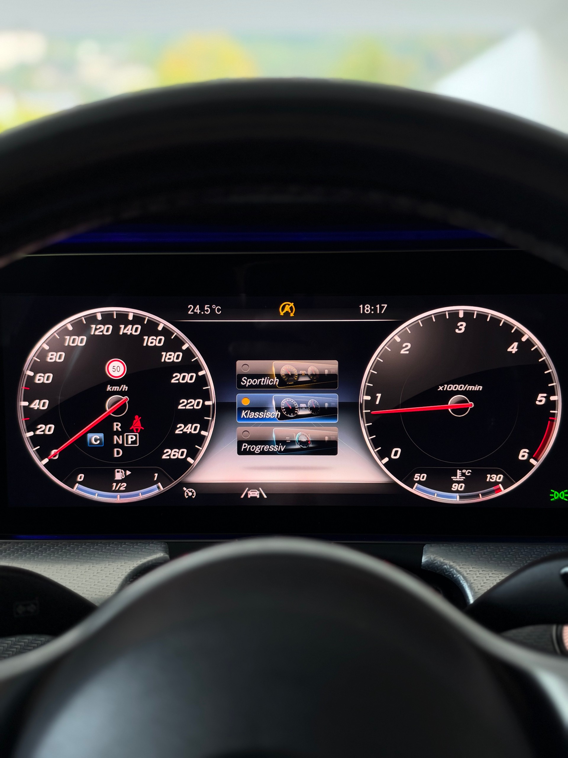 MERCEDES-BENZ E 220 d AMG Line 4Matic 9G-Tronic-image-18