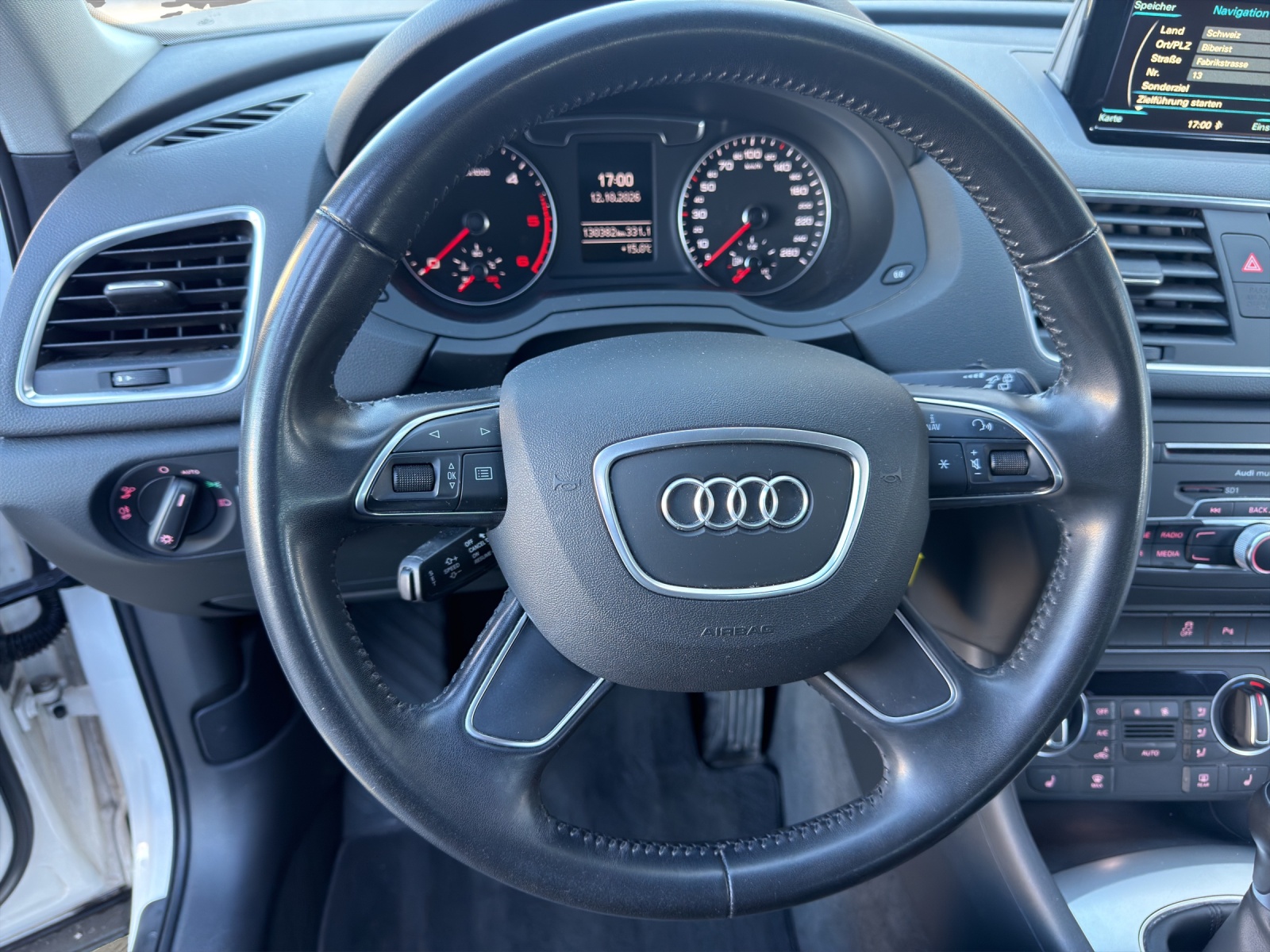 AUDI Q3 2.0 TDI ultra-image-9