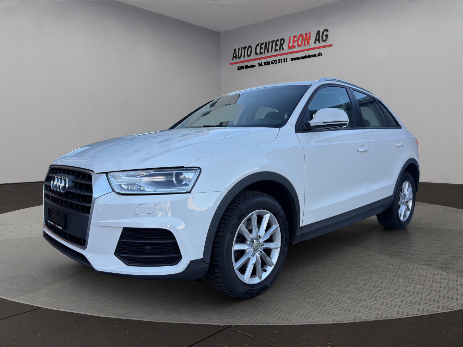 AUDI Q3 2.0 TDI ultra-showroom-element-1