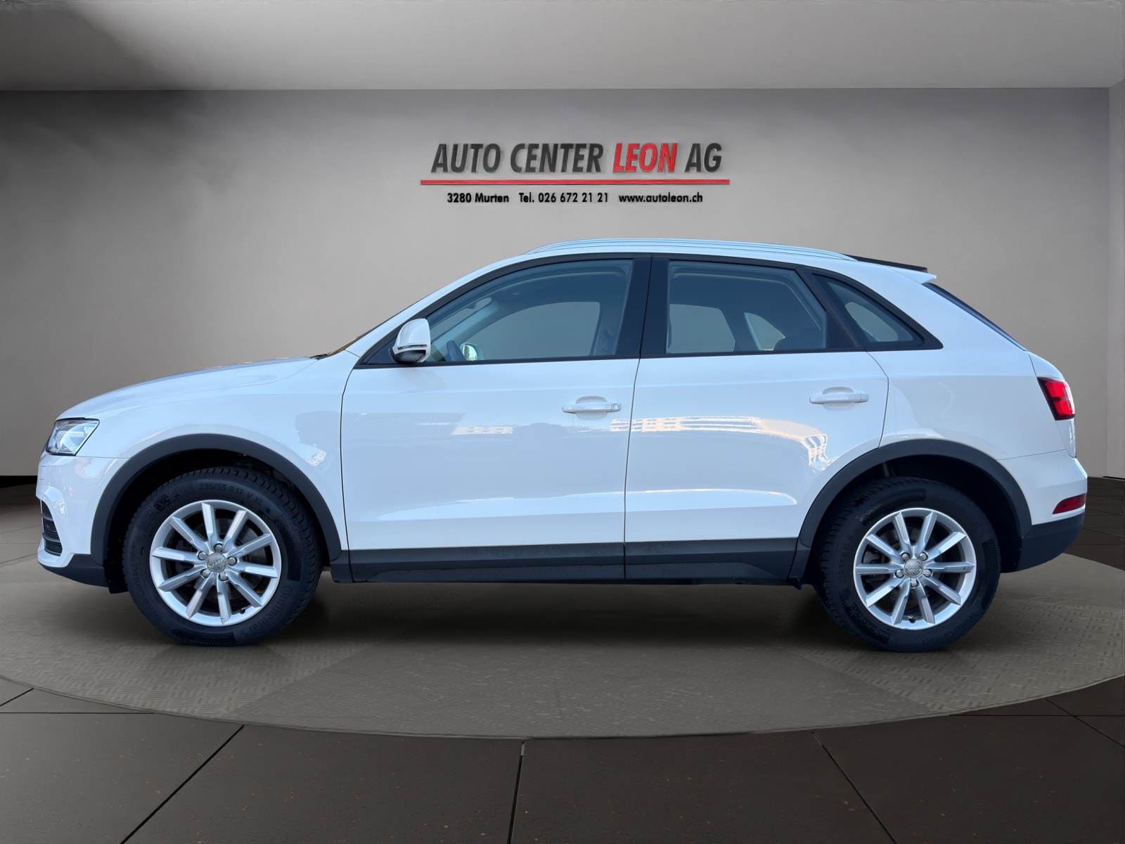 AUDI Q3 2.0 TDI ultra-showroom-element-2