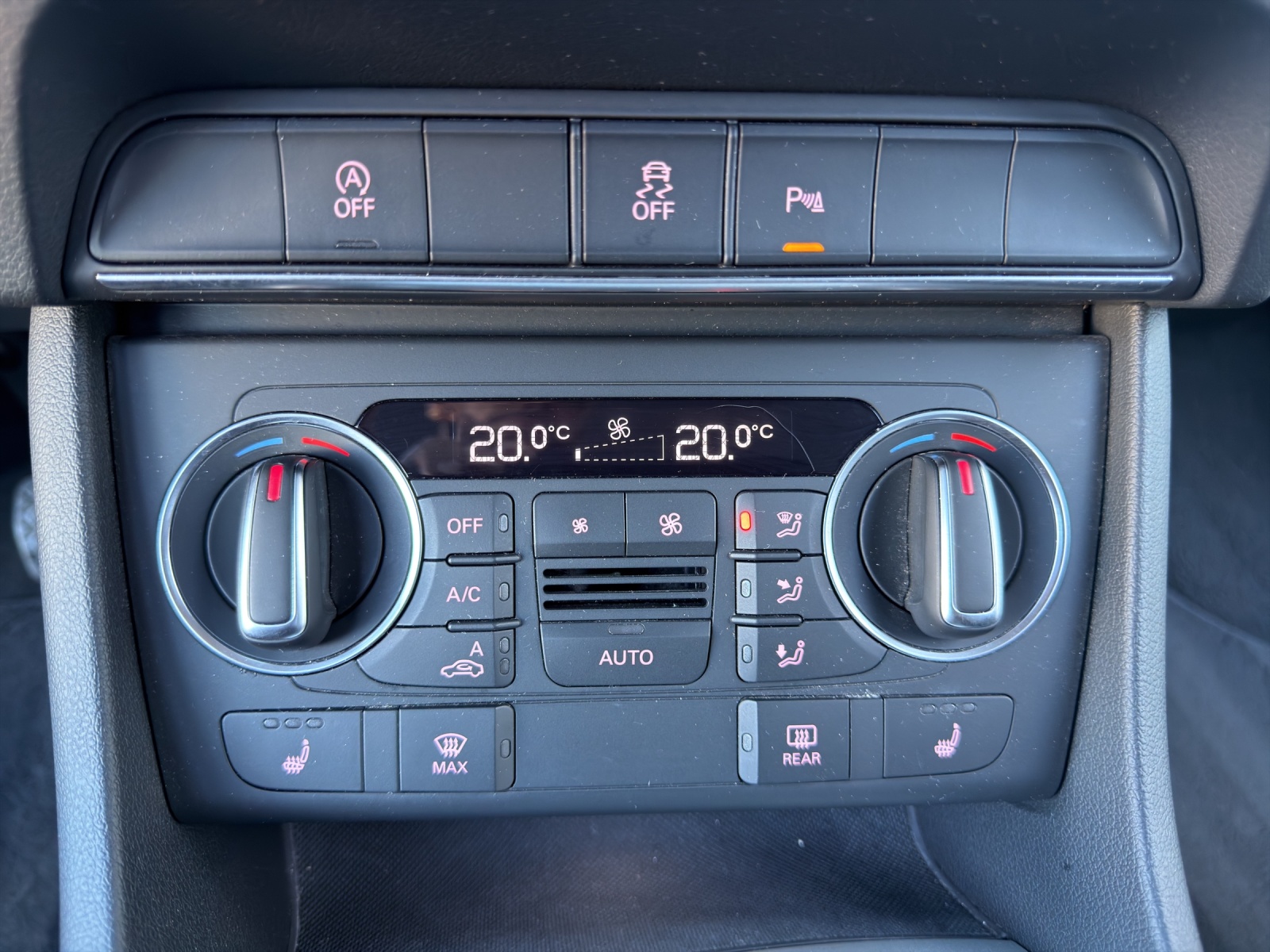 AUDI Q3 2.0 TDI ultra-image-23