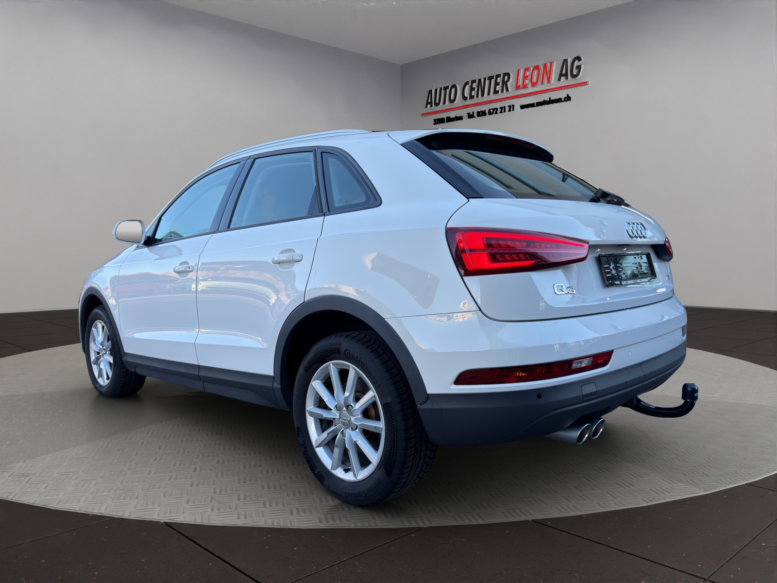 AUDI Q3 2.0 TDI ultra-showroom-element-3
