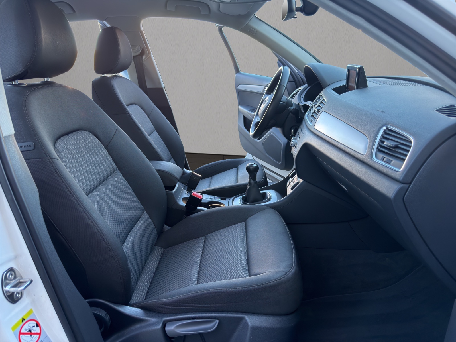 AUDI Q3 2.0 TDI ultra-image-16