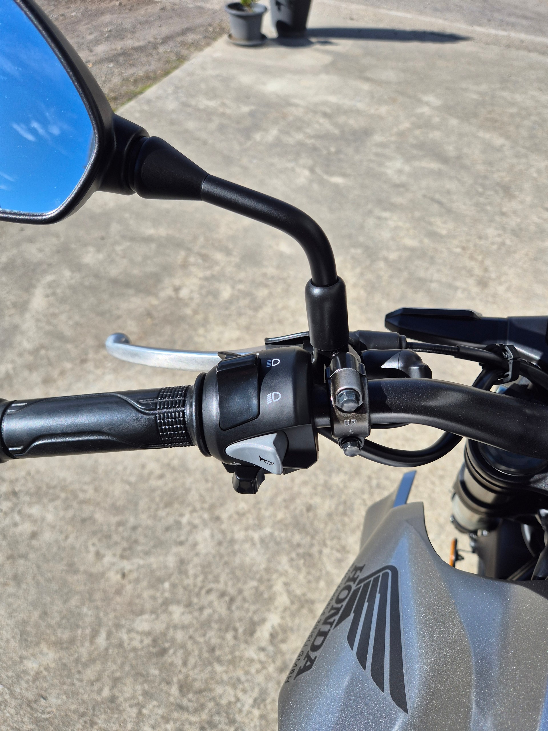 HONDA CB 300 R-image-12