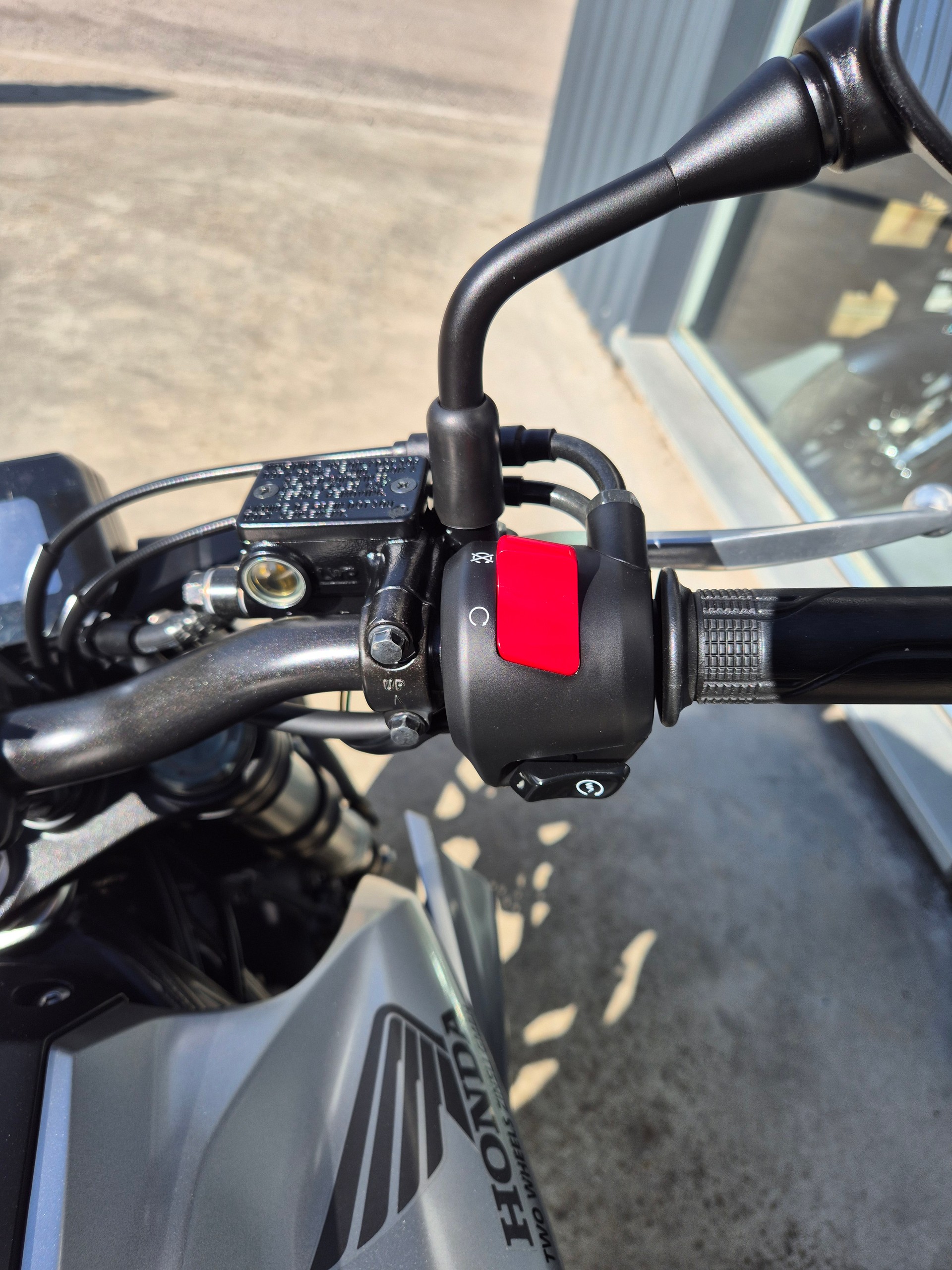HONDA CB 300 R-image-11