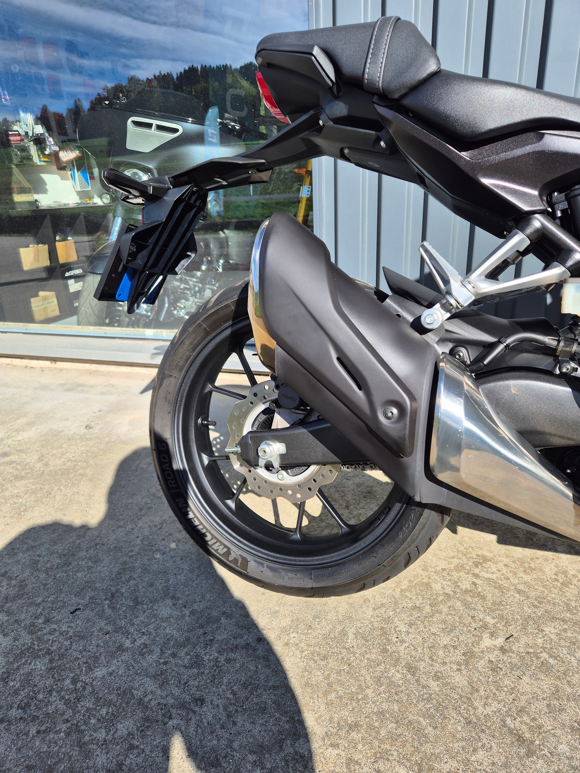 HONDA CB 300 R-image-6