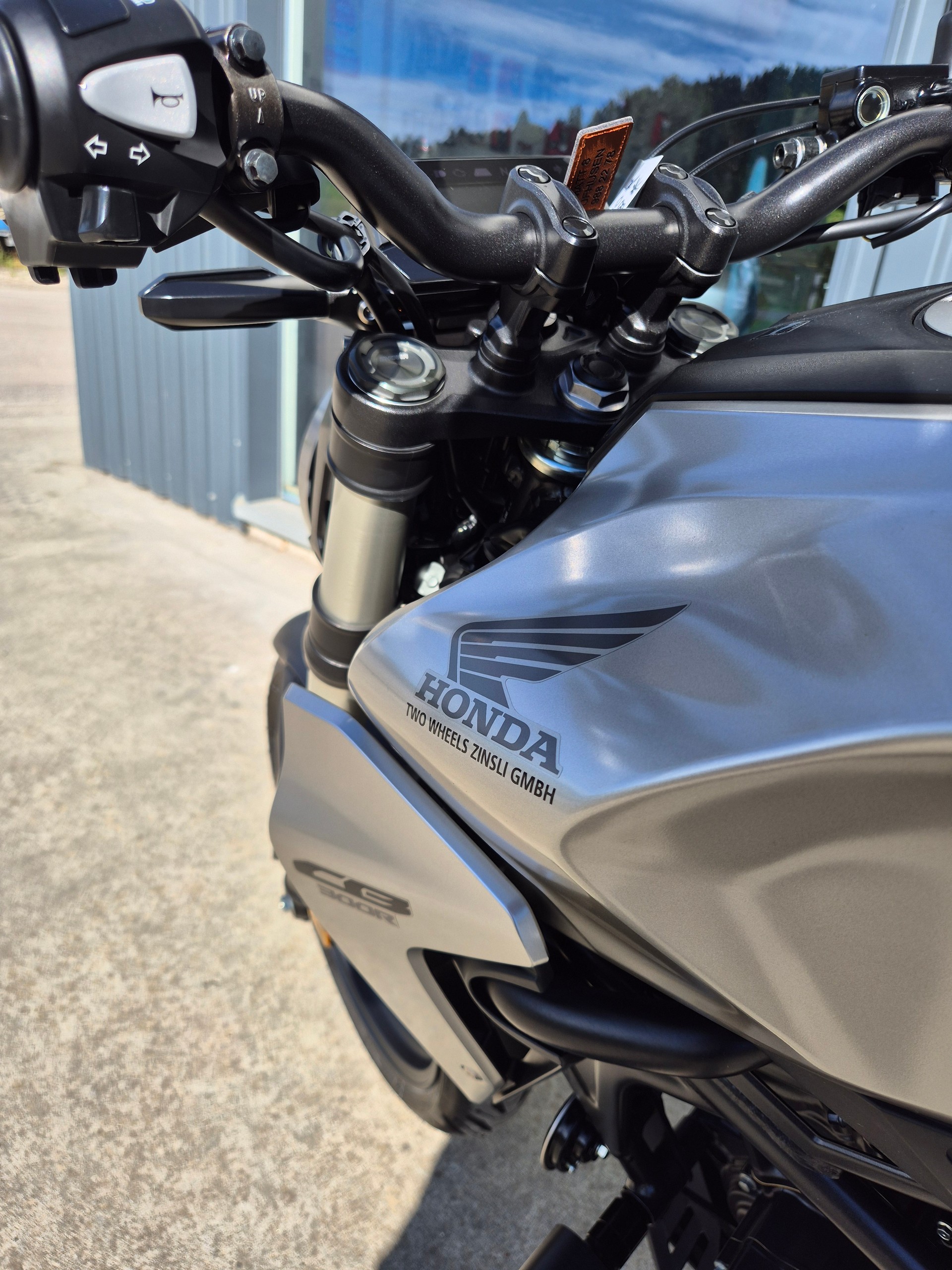 HONDA CB 300 R-image-14
