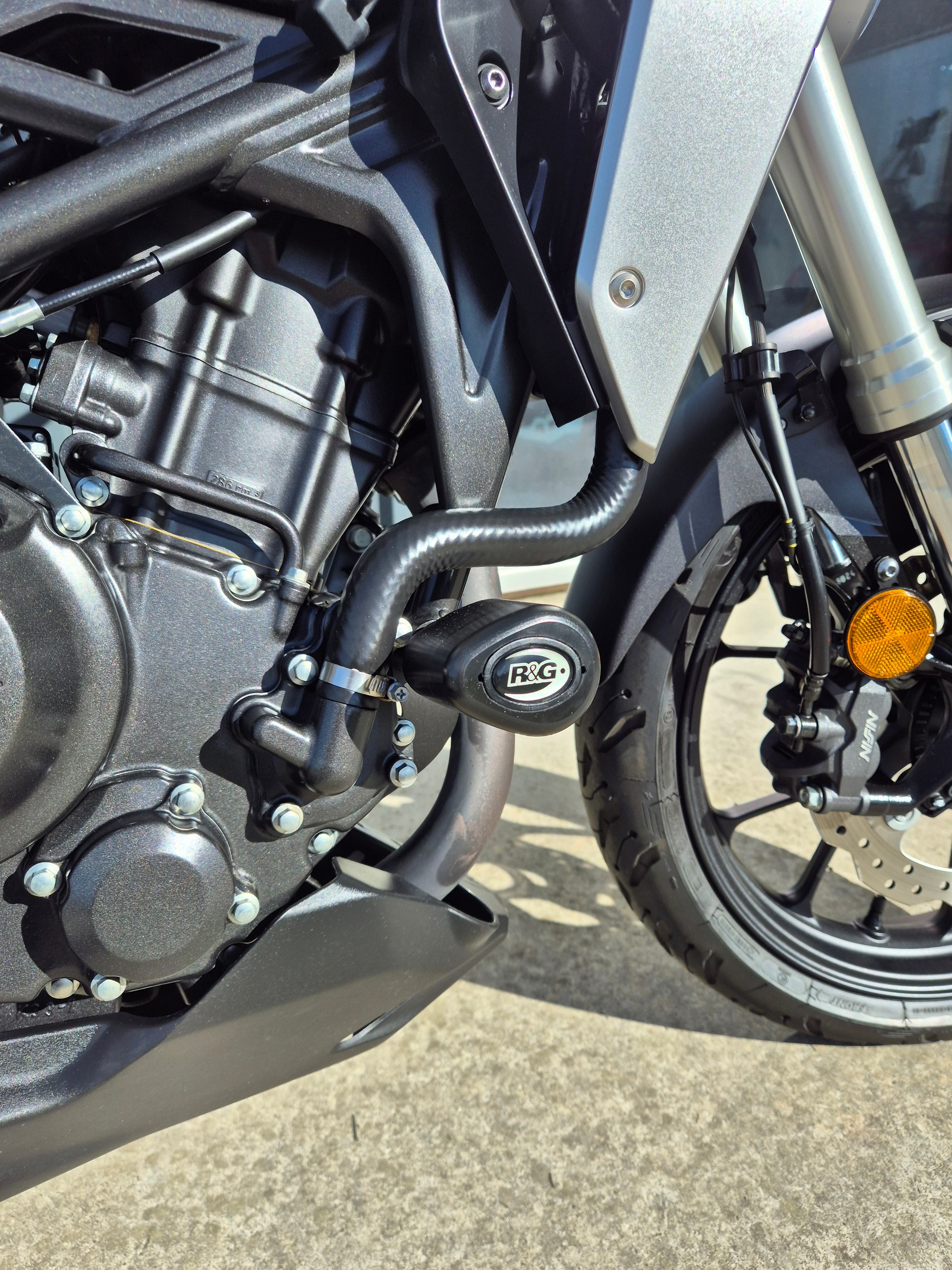 HONDA CB 300 R-image-5