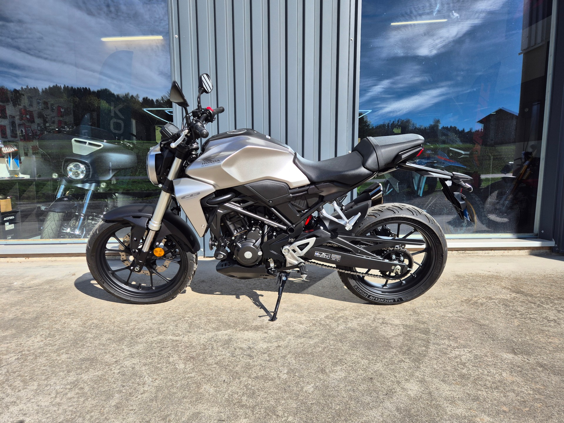 HONDA CB 300 R-image-3