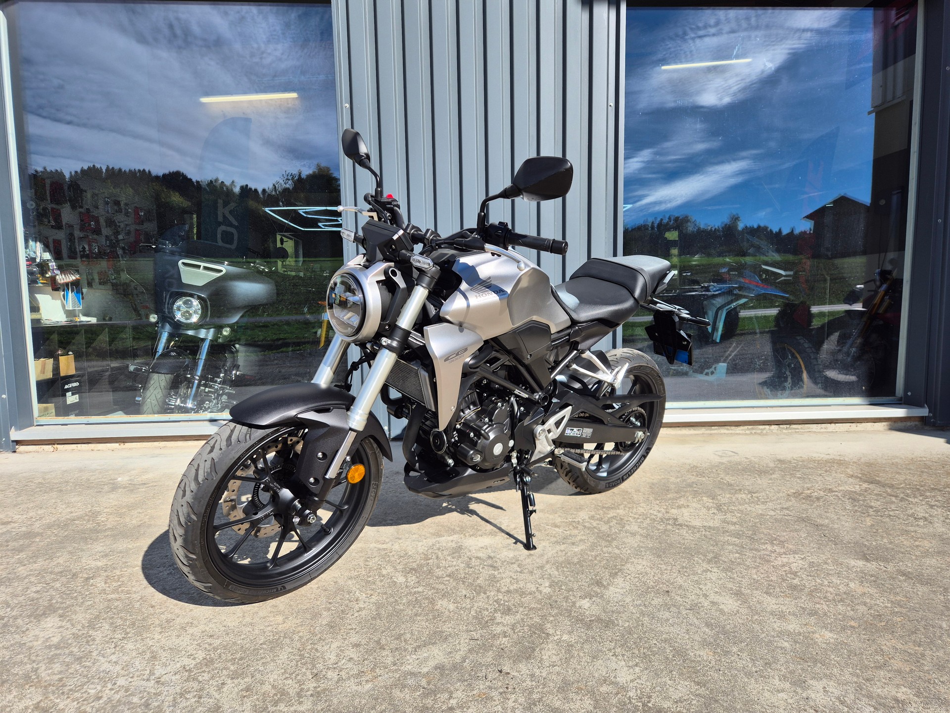 HONDA CB 300 R-image-0