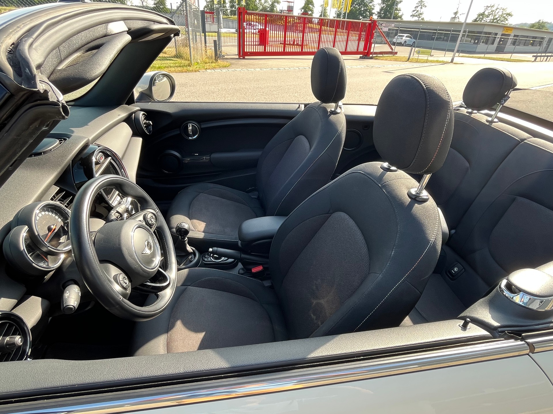 MINI One Cabriolet-image-2