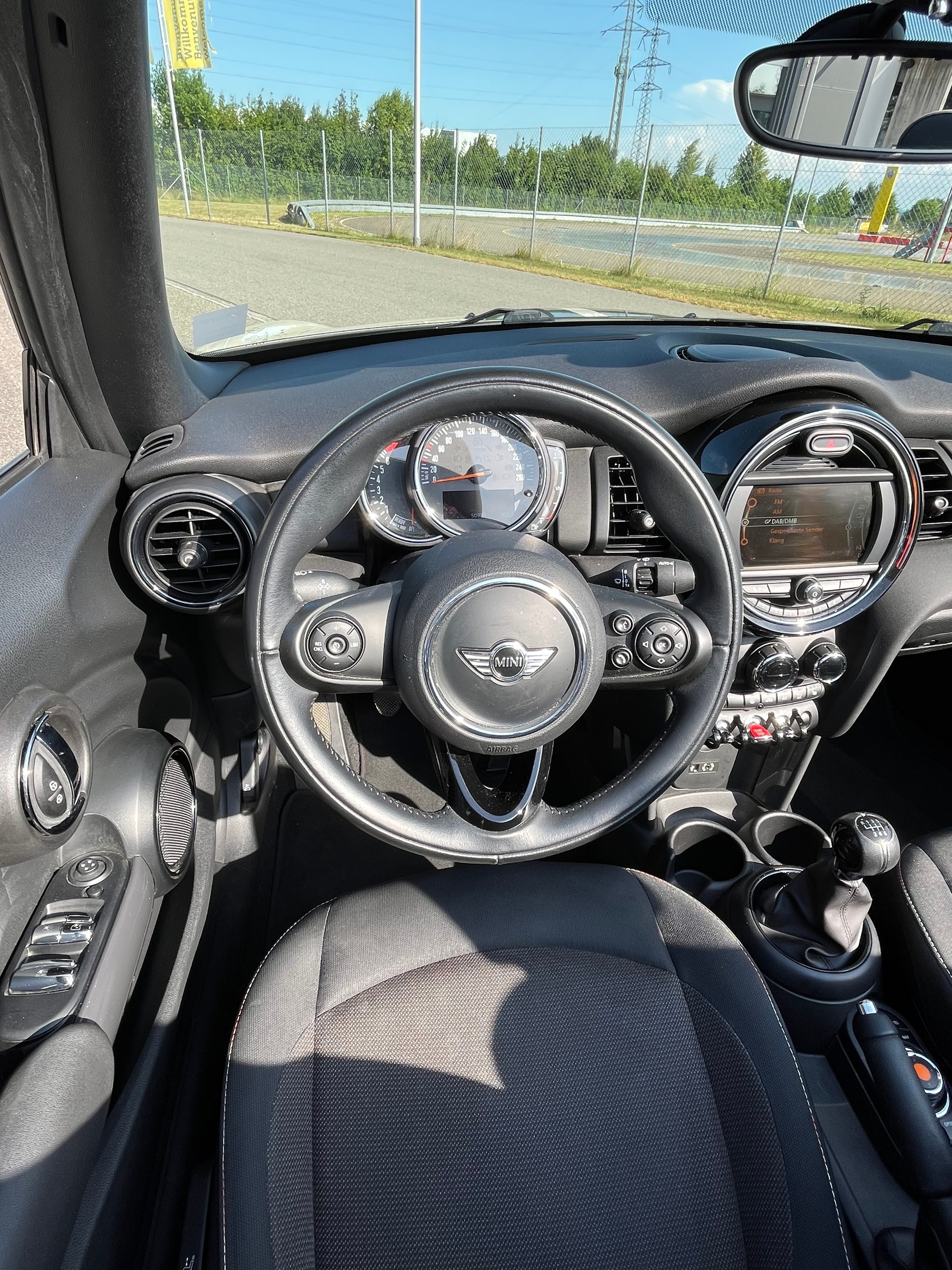 MINI One Cabriolet-image-5