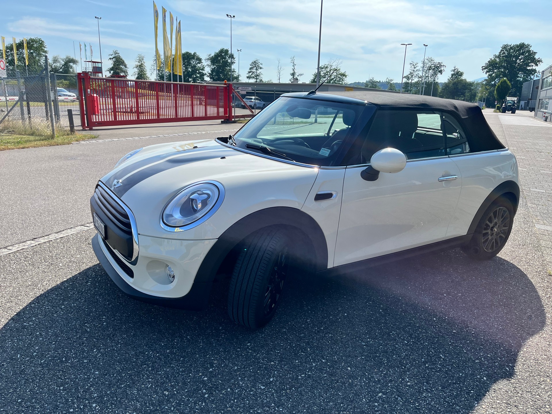 MINI One Cabriolet-image-0