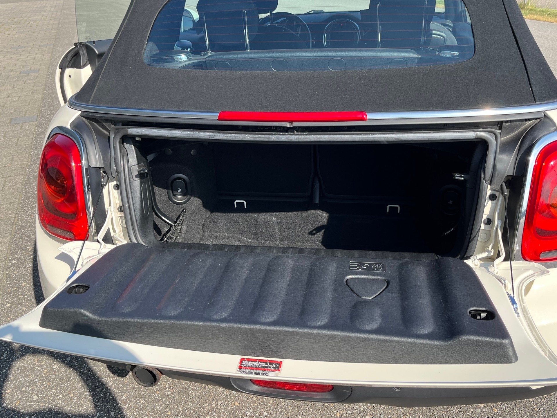 MINI One Cabriolet-image-4