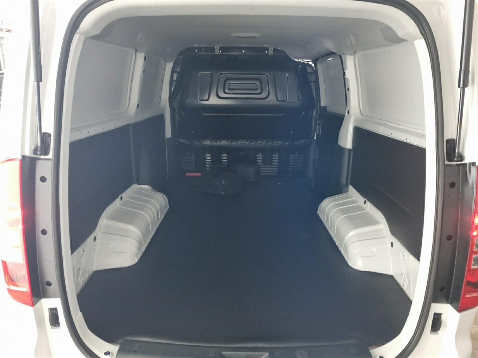 JAC M3EV Elektro Transporter 53 kWh L1H1-image-13