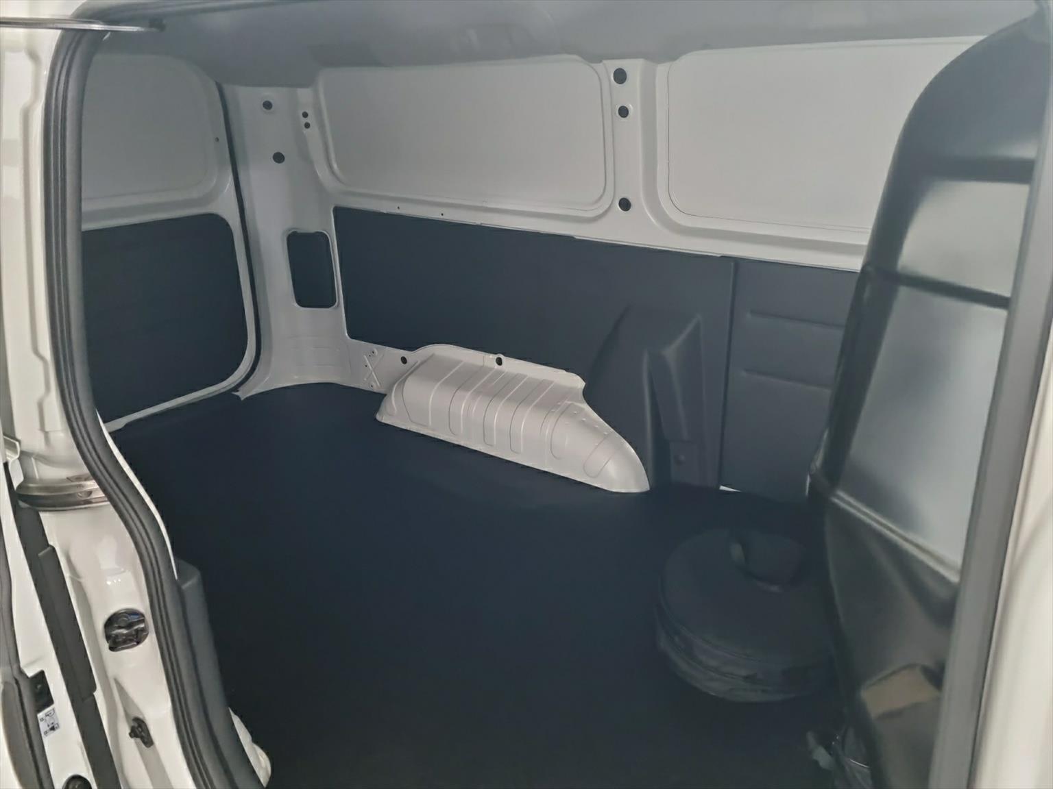 JAC M3EV Elektro Transporter 53 kWh L1H1-image-14