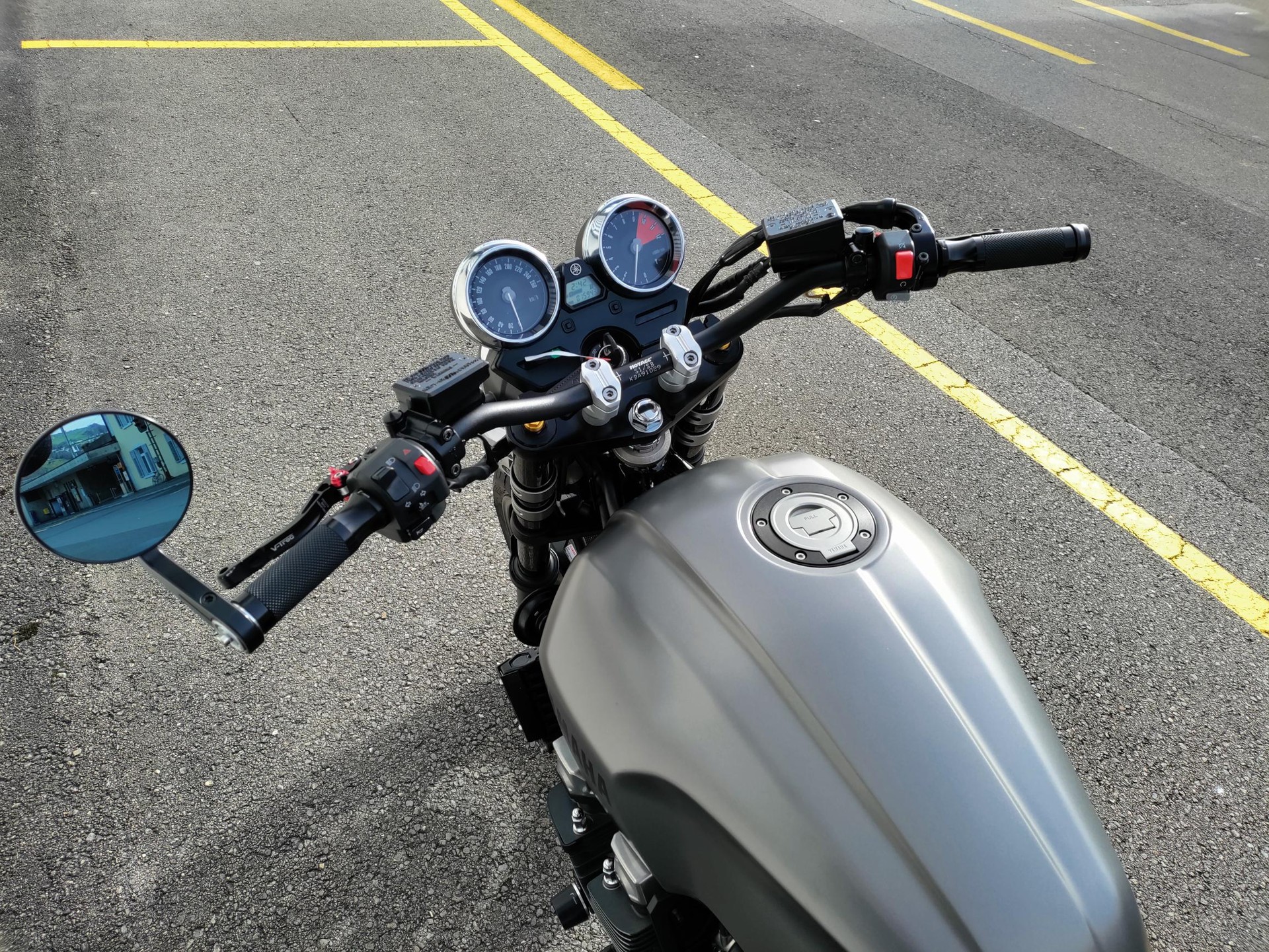 YAMAHA XJR 1300-image-3