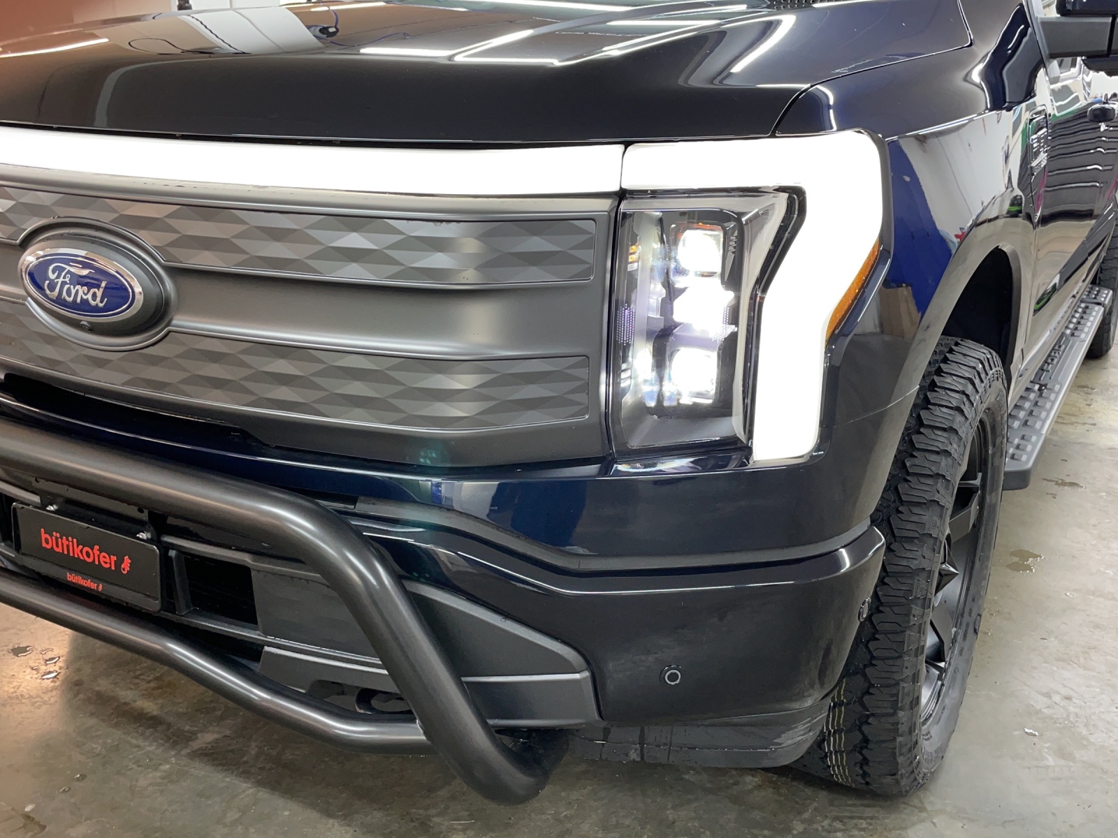FORD F-150 Lightning DKab.Pick-up 98 kWh Lariat Launch Edition-image-9