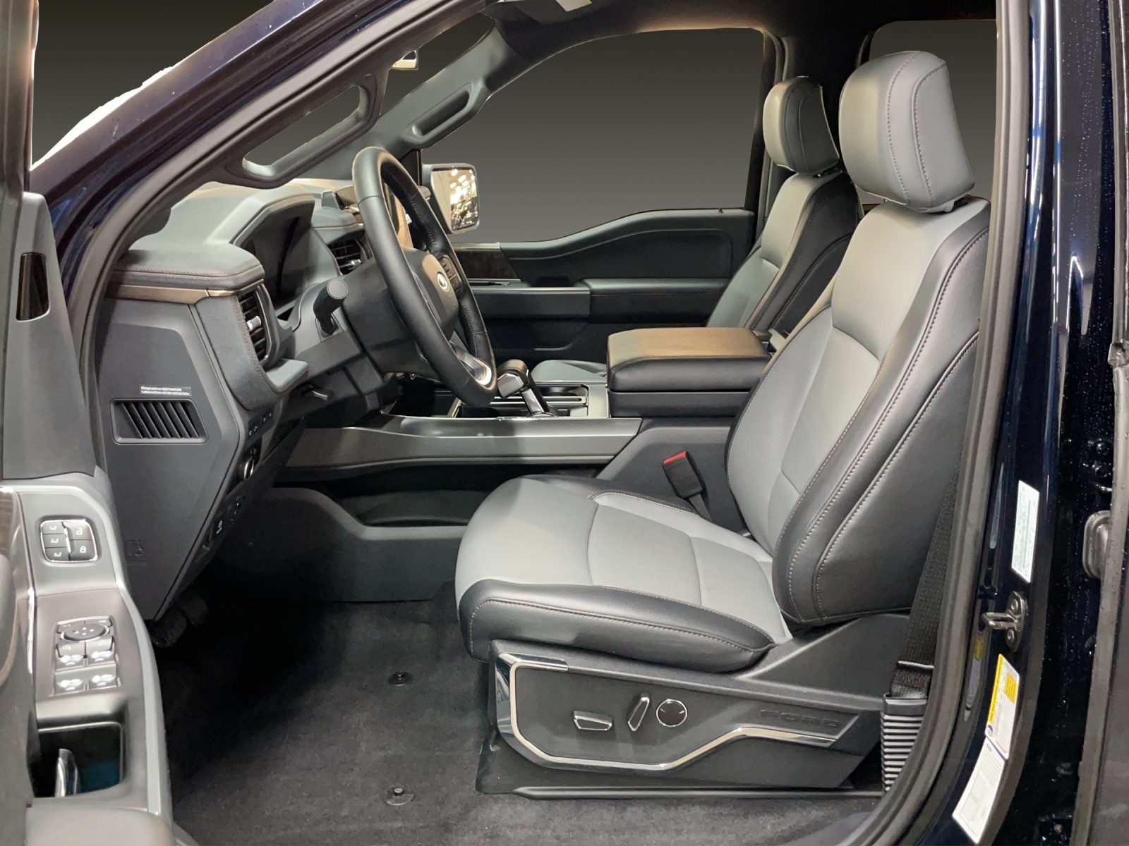 FORD F-150 Lightning DKab.Pick-up 98 kWh Lariat Launch Edition-image-5