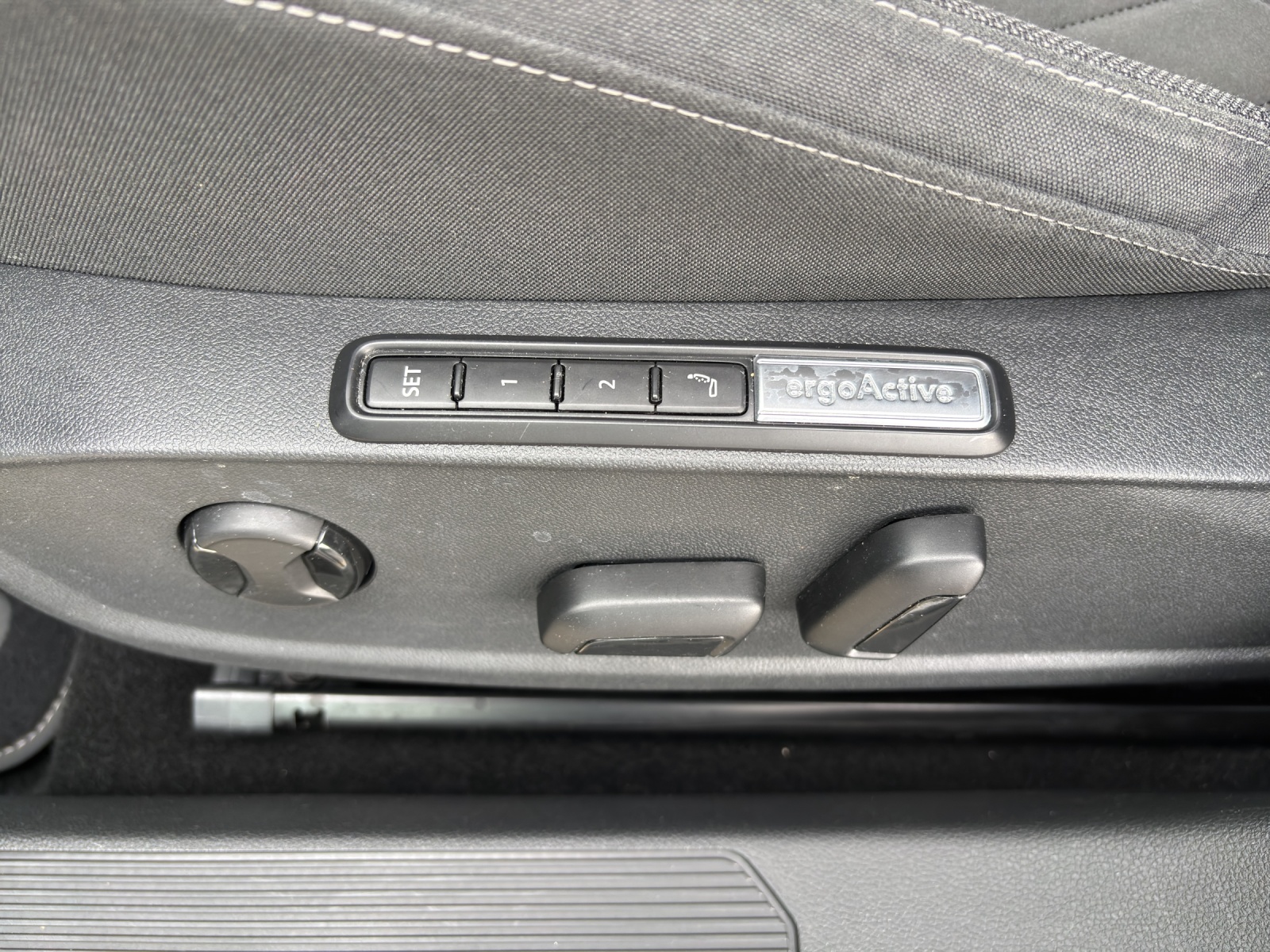 VW Golf 2.0 TSI Style DSG mit ergoActive-Sitz elektr. & Memory-image-27