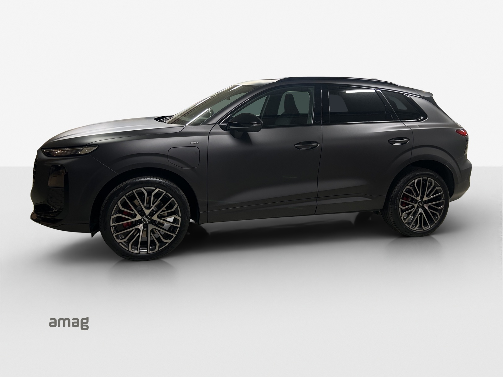 AUDI Q3 SUV e-hybrid 200 kW S tronig-showroom-element-1