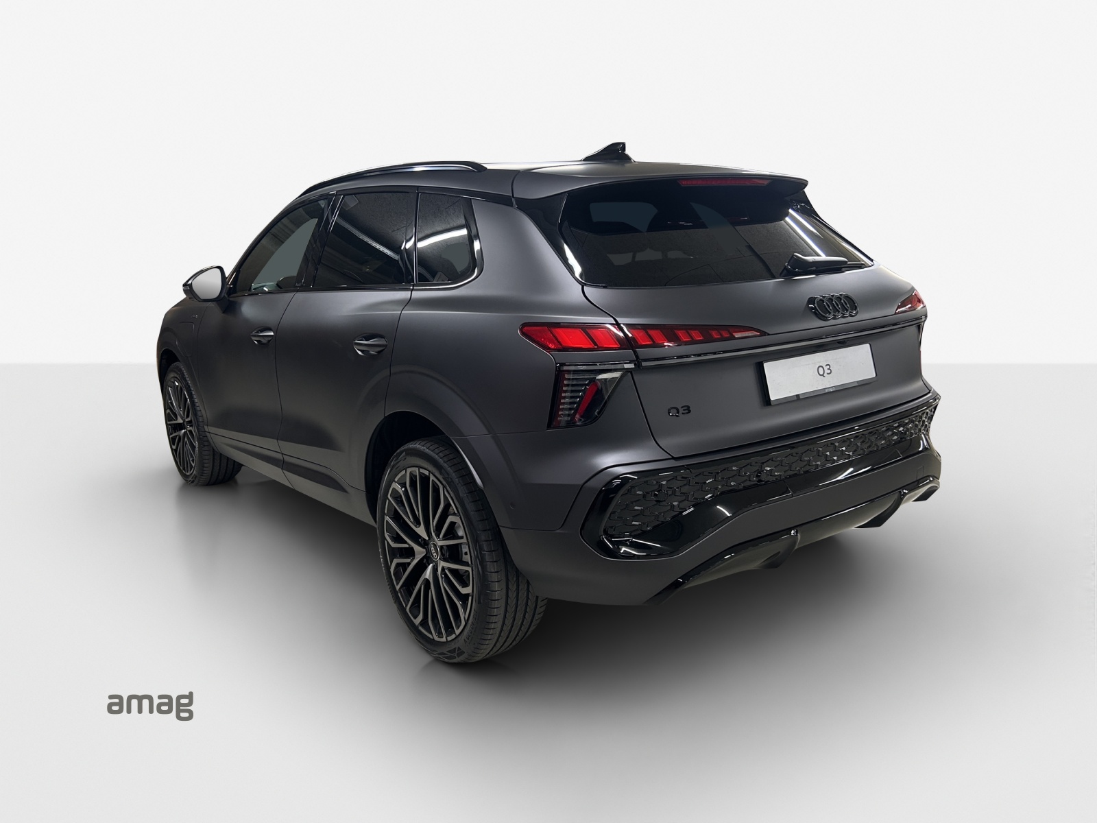 AUDI Q3 SUV e-hybrid 200 kW S tronig-showroom-element-2