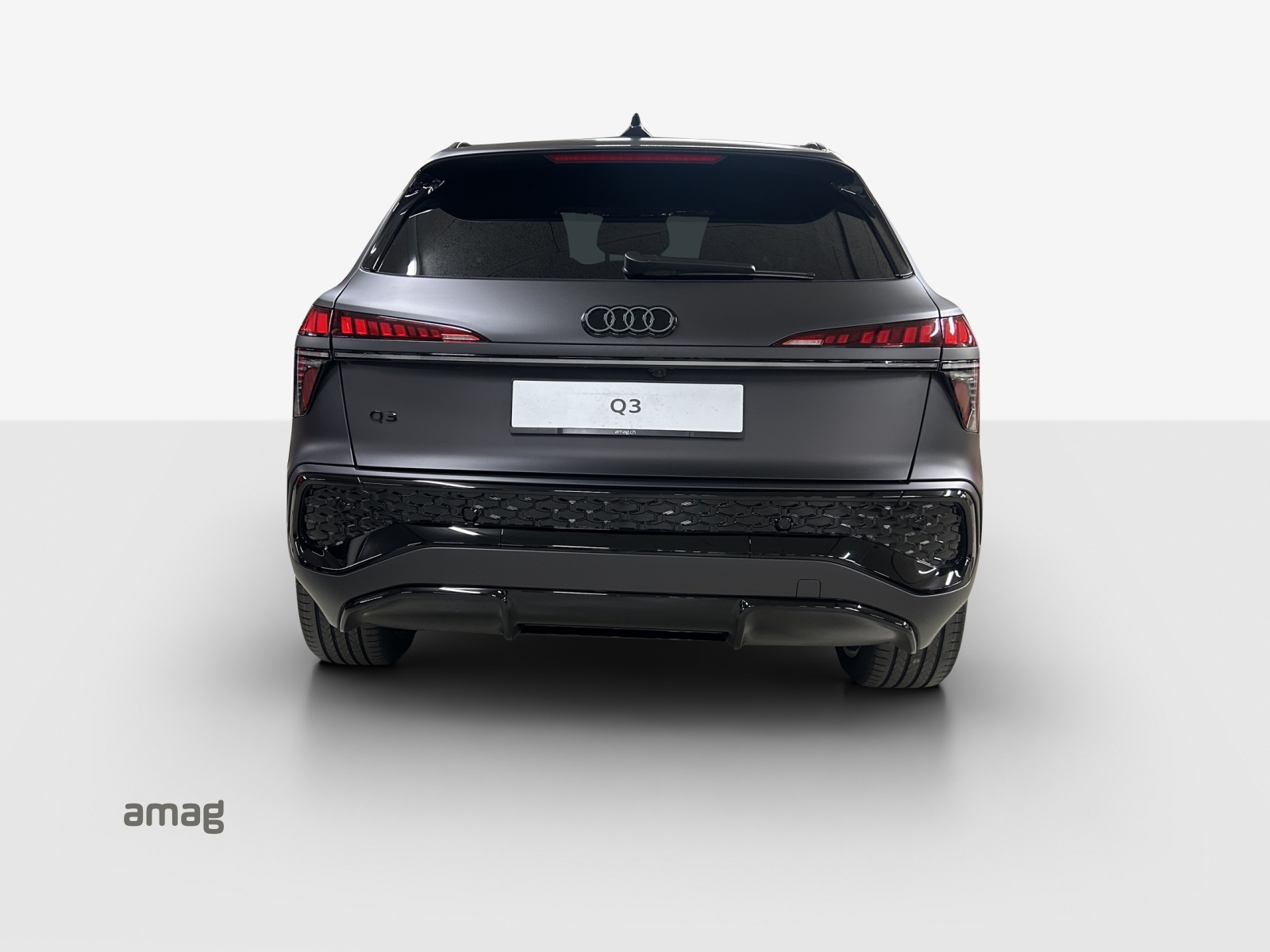 AUDI Q3 SUV e-hybrid 200 kW S tronig-showroom-element-3