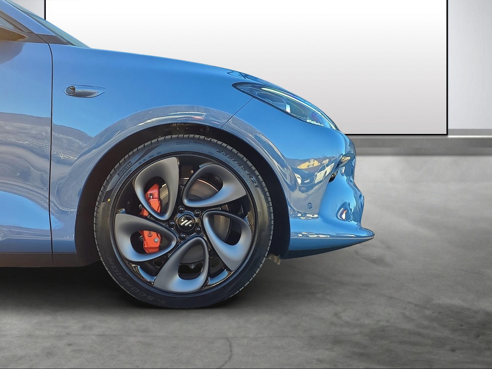 MG IM6 100 kWh Performance 21 4WD-image-13