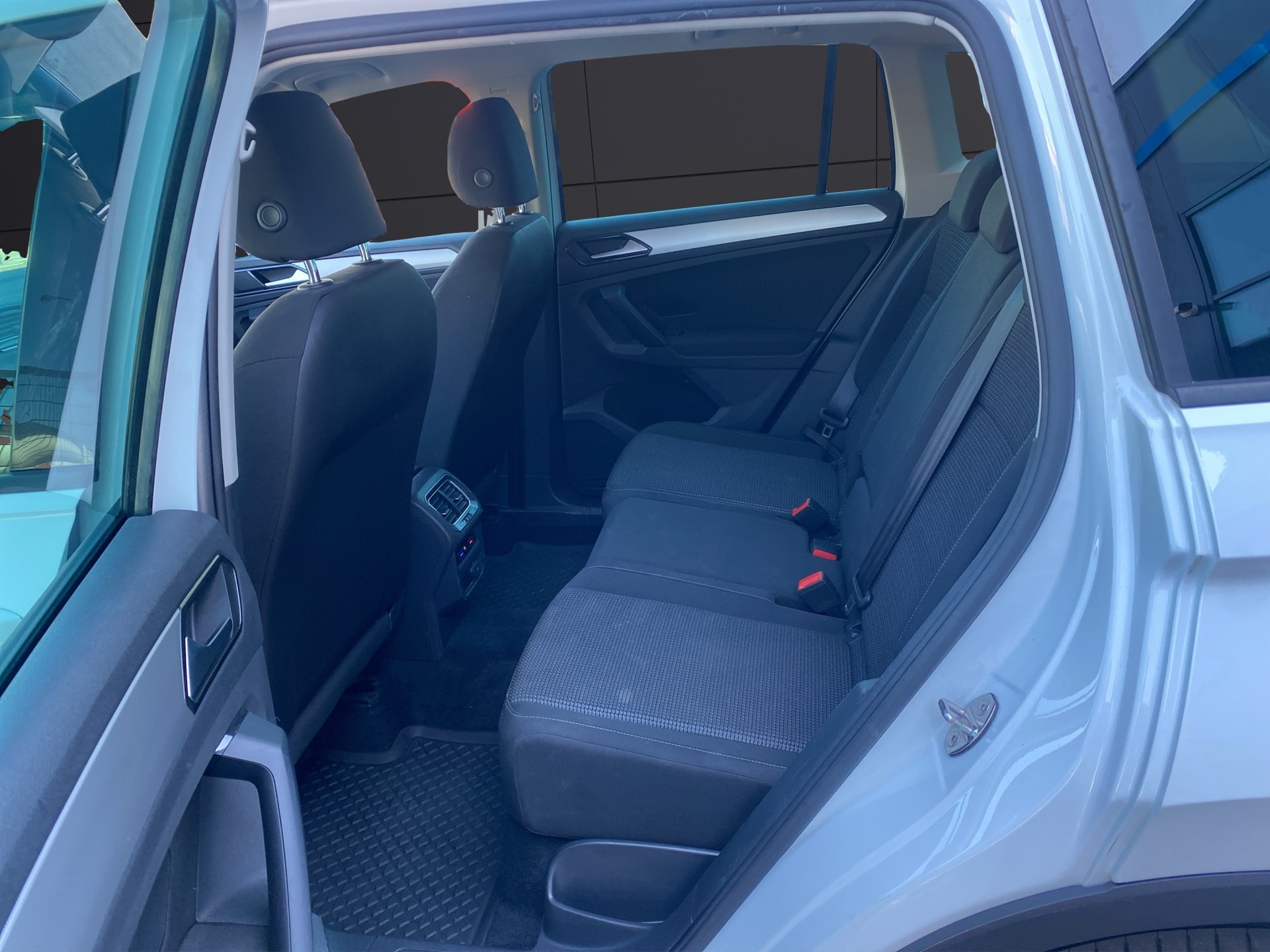 VW Tiguan 2.0 TDI SCR Comfortline 4Motion DSG-image-15