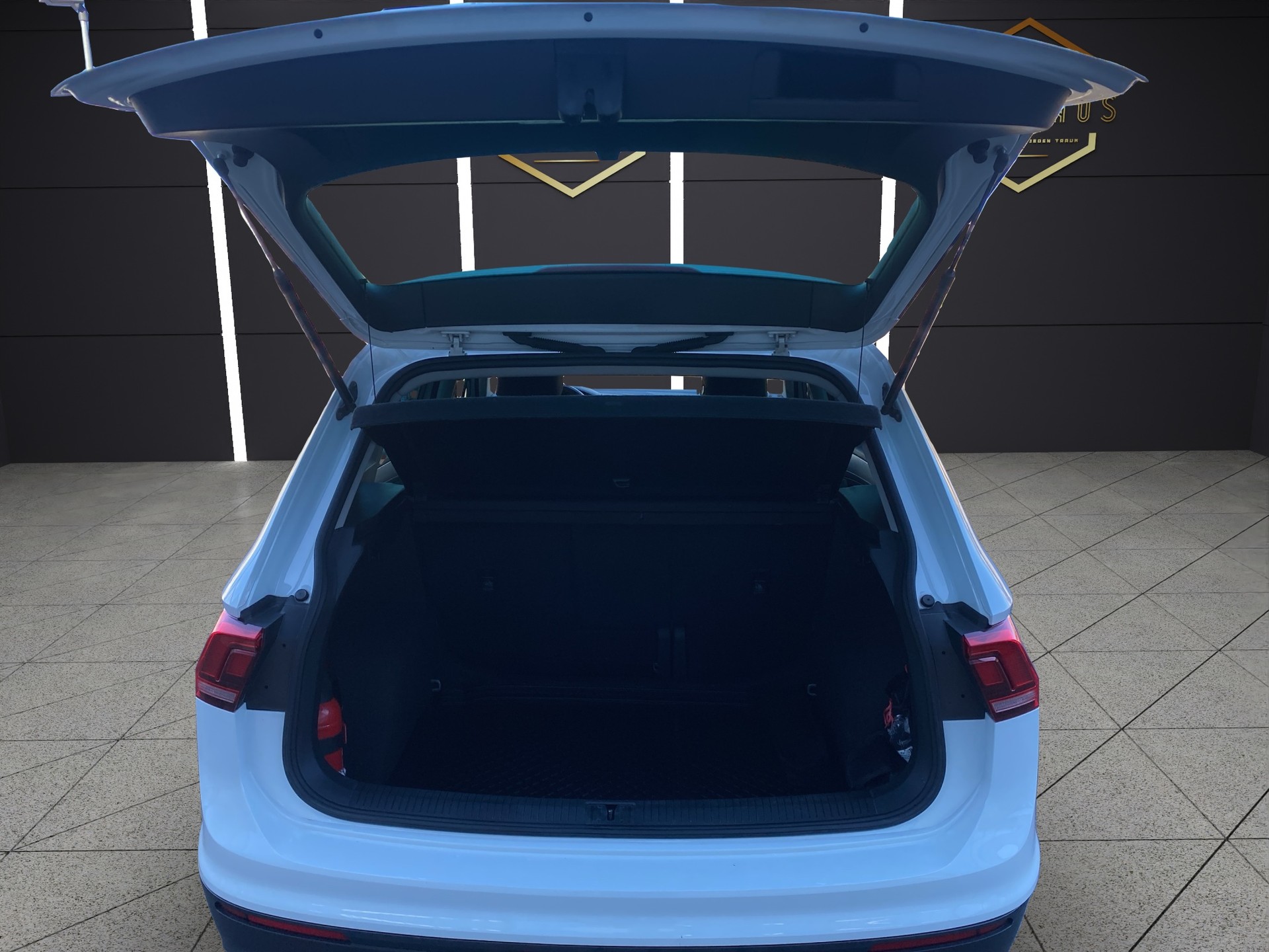 VW Tiguan 2.0 TDI SCR Comfortline 4Motion DSG-image-4