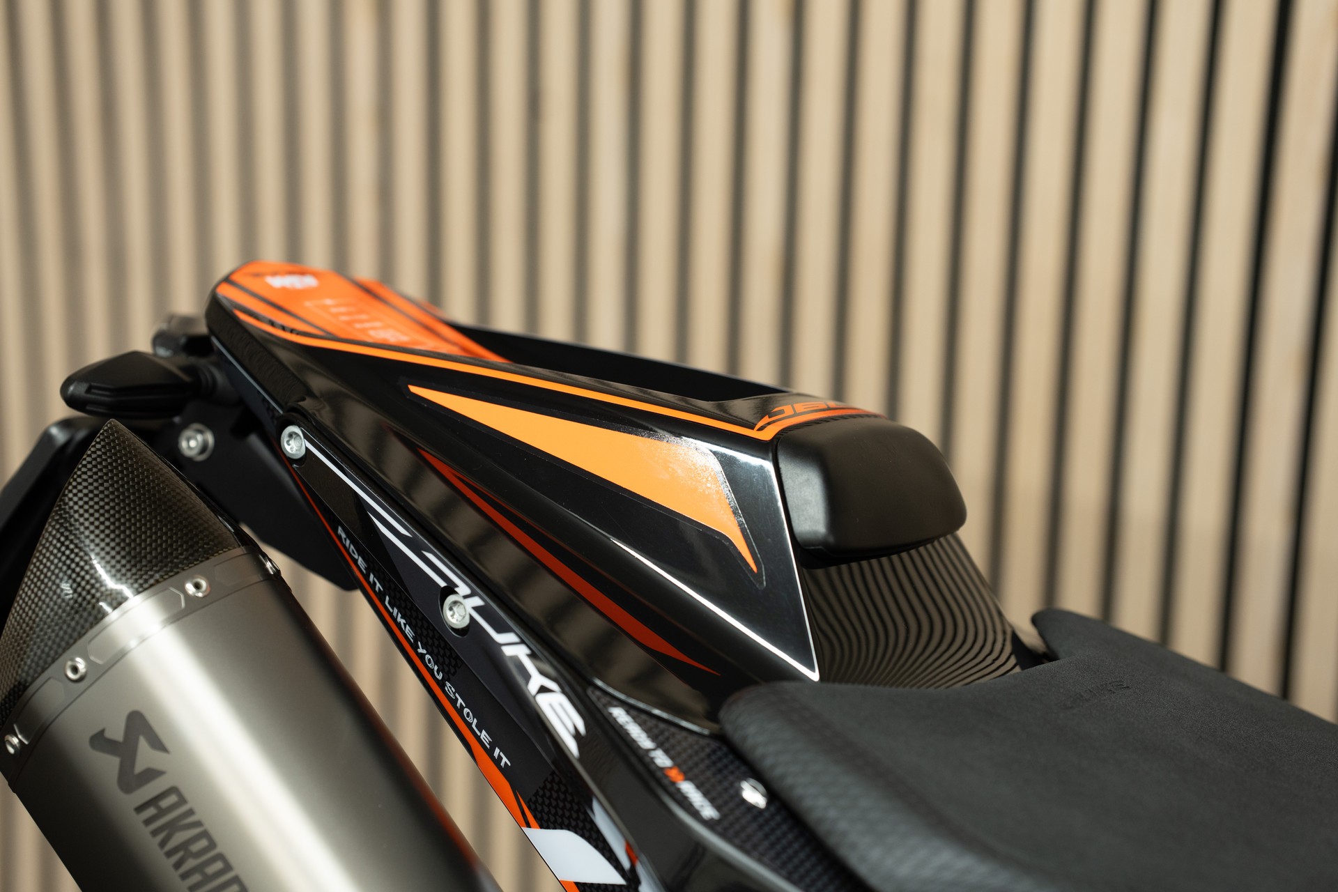 KTM 790 Duke mit Grafikkit, Sportschalldämpfer, Kurzheck, Lenkerendspiegeln, Soziusabdeckung, Felgen Orange und Tech Pack-image-5