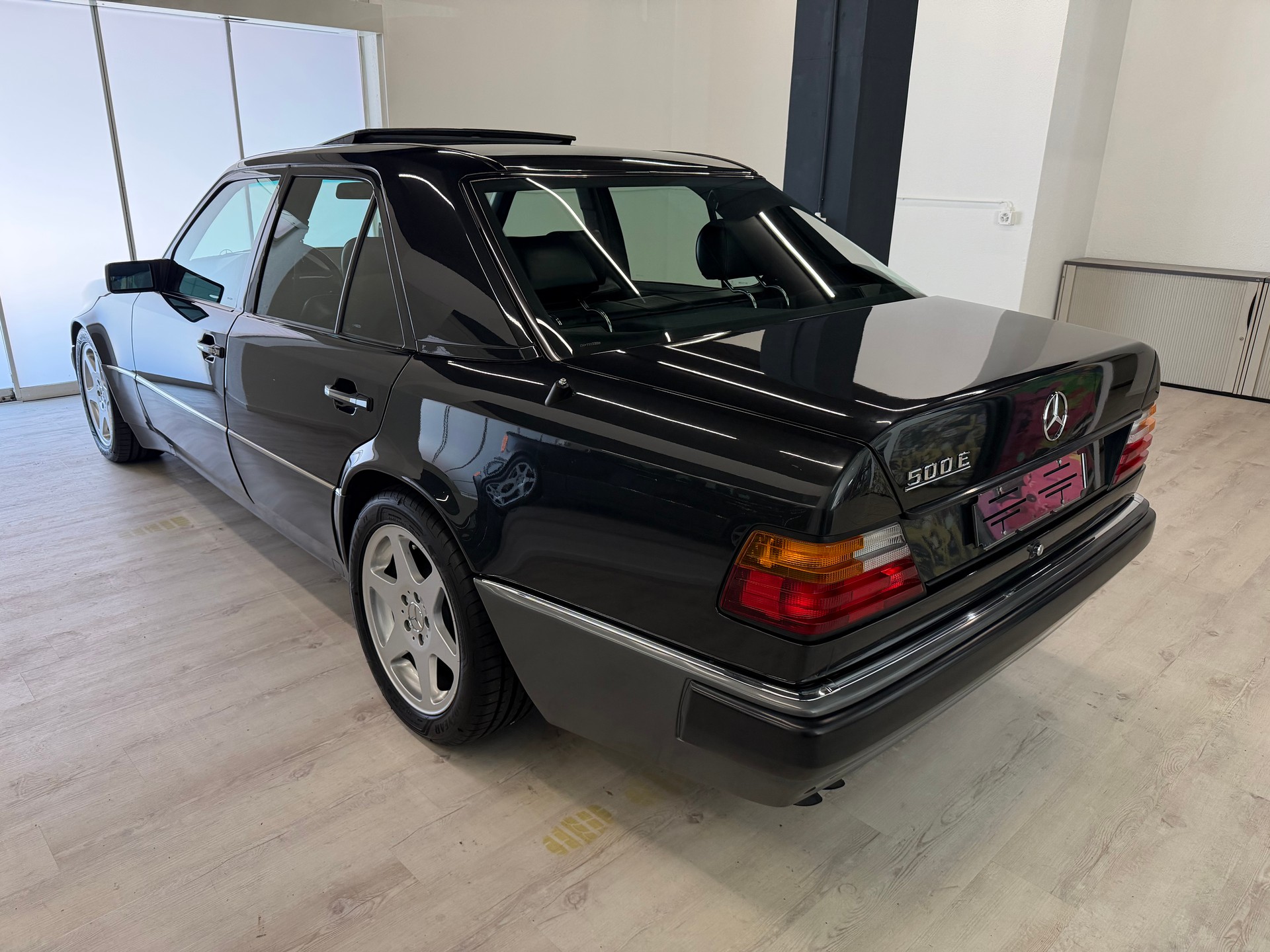 MERCEDES-BENZ 500 E Automatic-image-12