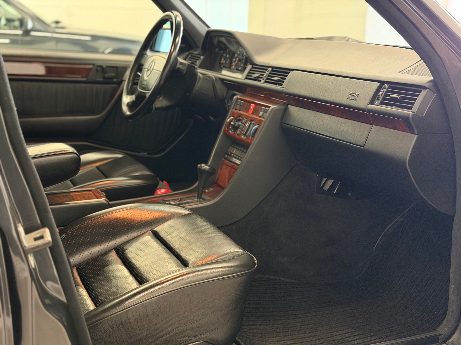 MERCEDES-BENZ 500 E Automatic-image-29