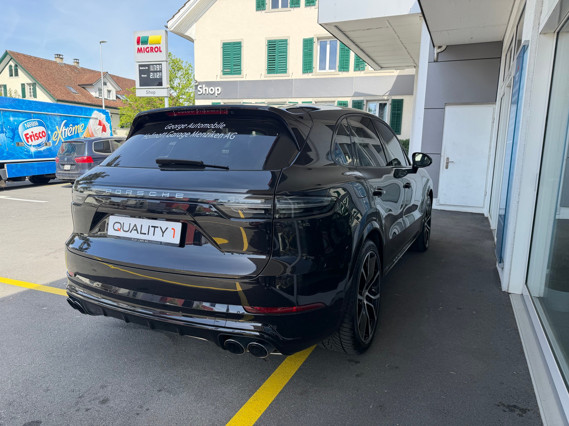 PORSCHE Cayenne S-image-1