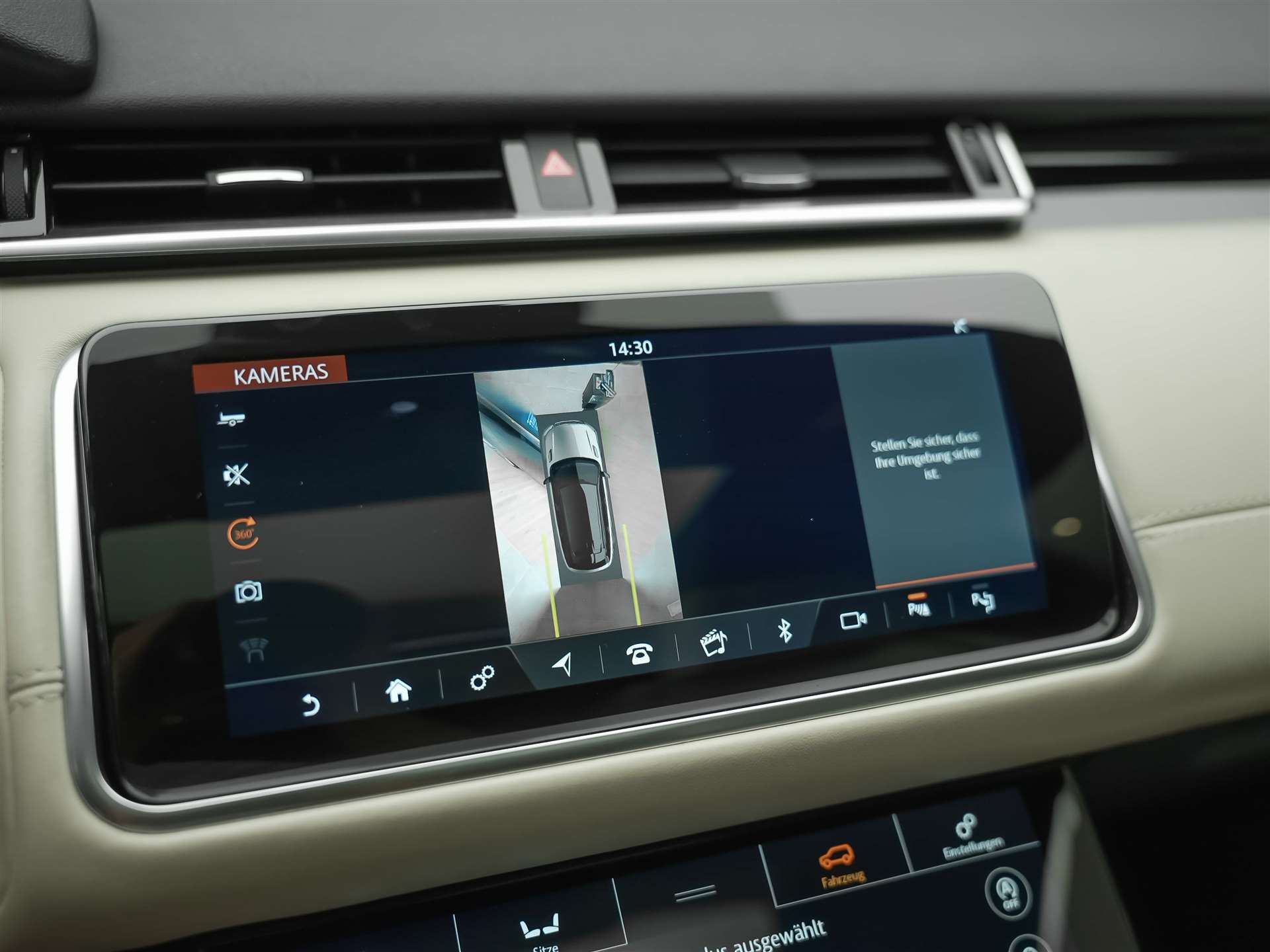 LAND ROVER Range Rover Velar D 300 R-Dynamic HSE *CH-Auto*Massage*Panorama*Head-Up*Sitzlüftung*-image-41