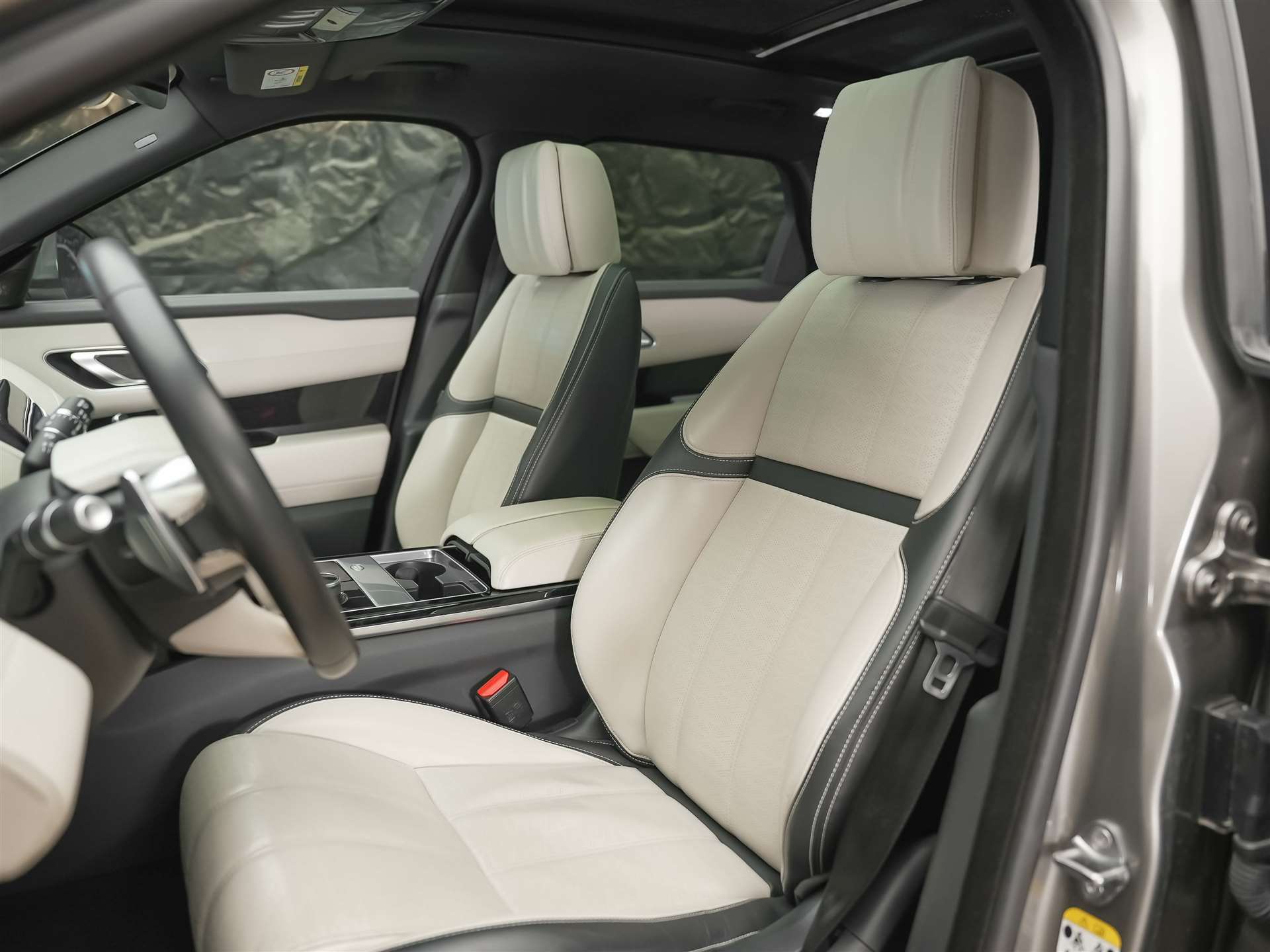 LAND ROVER Range Rover Velar D 300 R-Dynamic HSE *CH-Auto*Massage*Panorama*Head-Up*Sitzlüftung*-image-10
