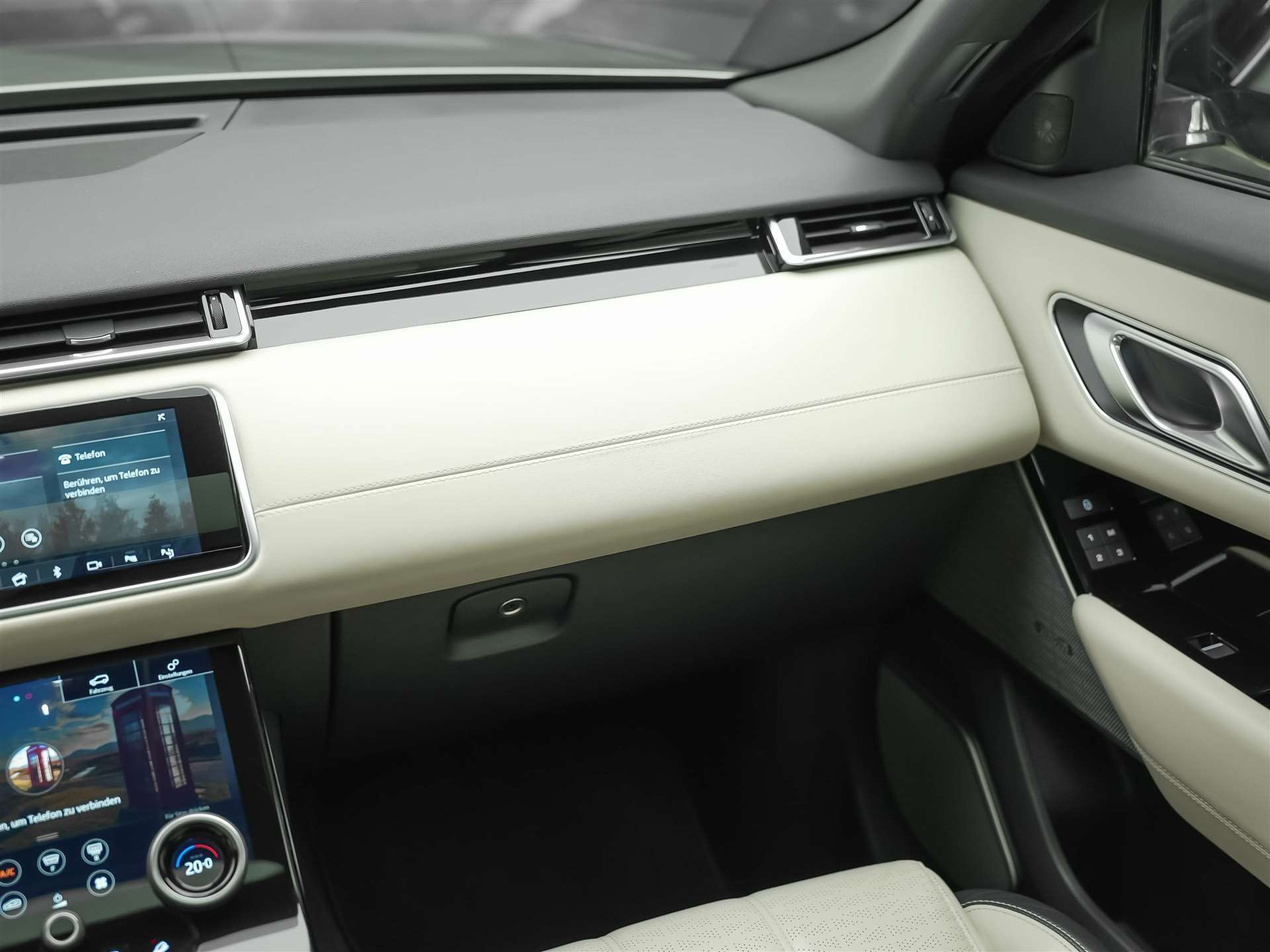 LAND ROVER Range Rover Velar D 300 R-Dynamic HSE *CH-Auto*Massage*Panorama*Head-Up*Sitzlüftung*-image-30