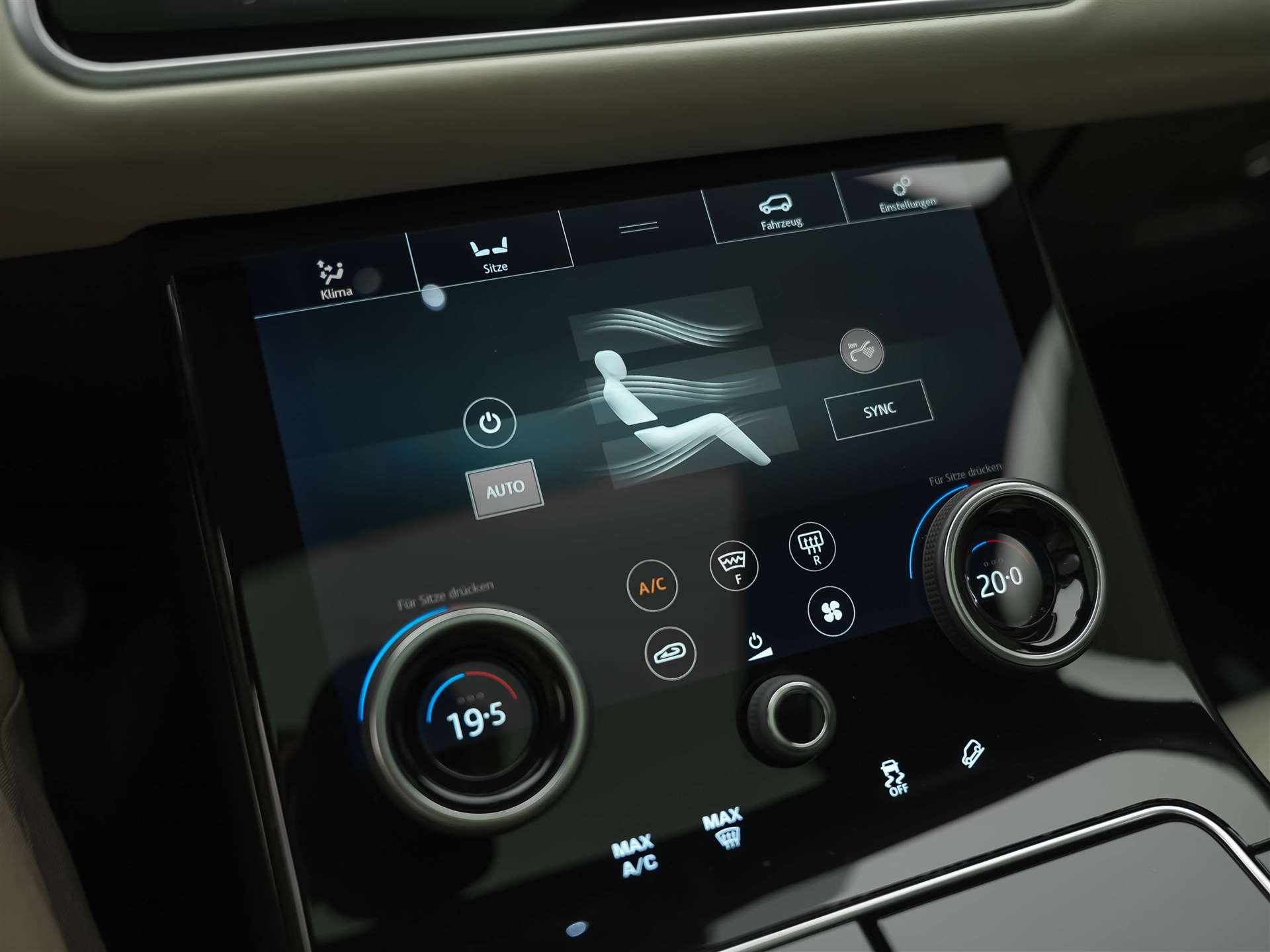 LAND ROVER Range Rover Velar D 300 R-Dynamic HSE *CH-Auto*Massage*Panorama*Head-Up*Sitzlüftung*-image-36