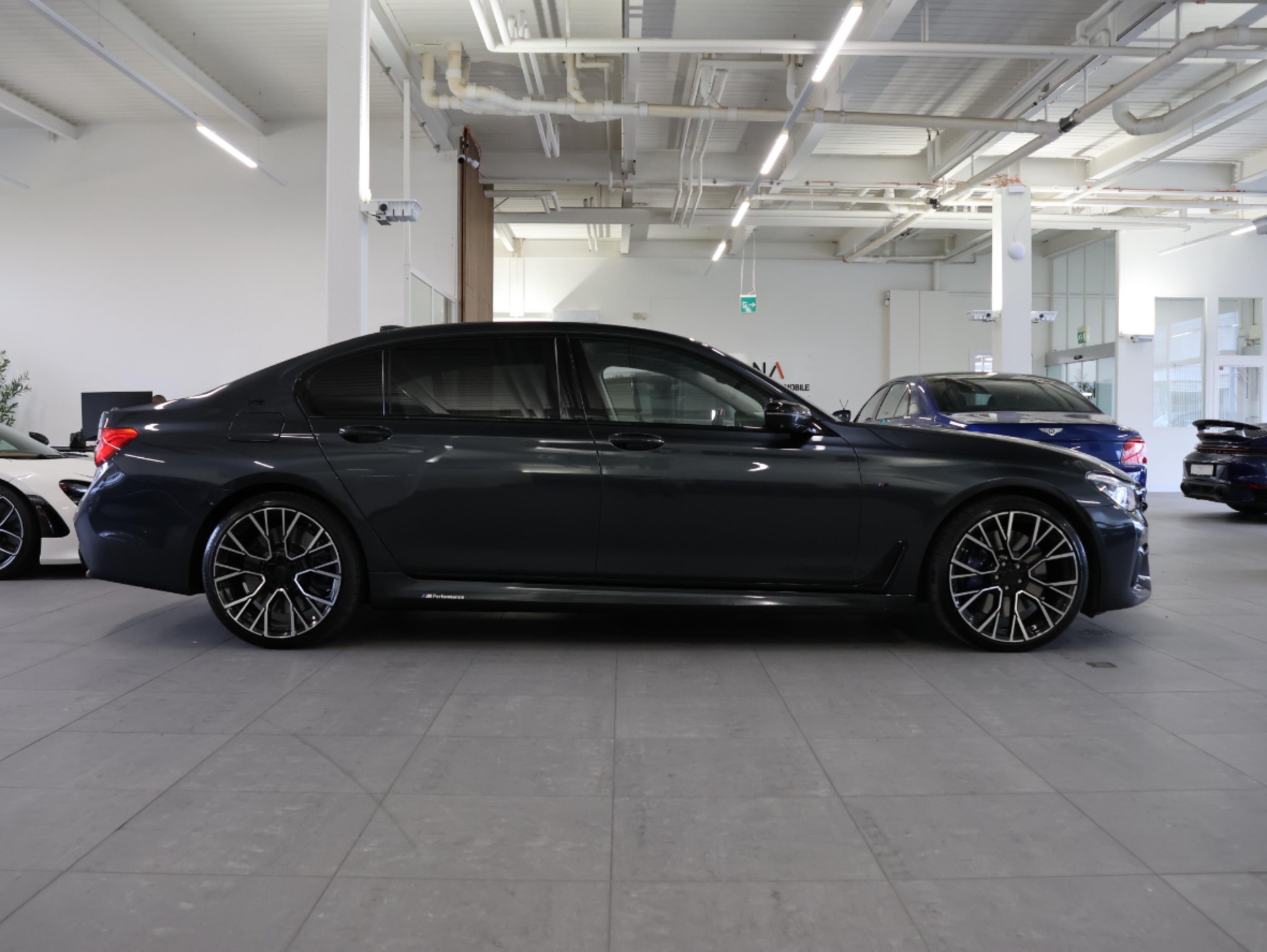 BMW M760Li xDrive Steptronic *M-Performance* *Massagesitze* *Gestiksteuerung Pro*-image-6
