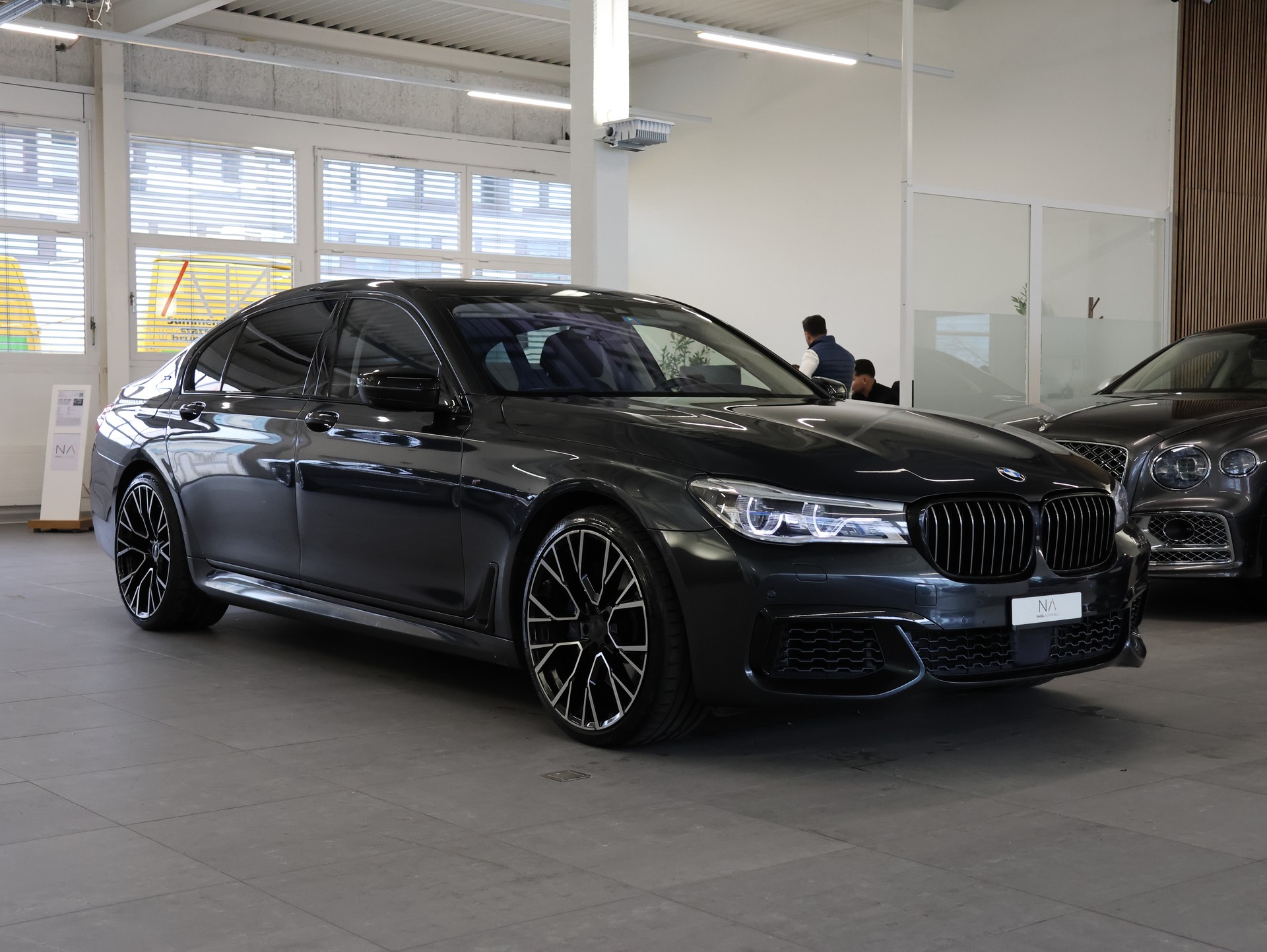 BMW M760Li xDrive Steptronic *M-Performance* *Massagesitze* *Gestiksteuerung Pro*-showroom-element-1